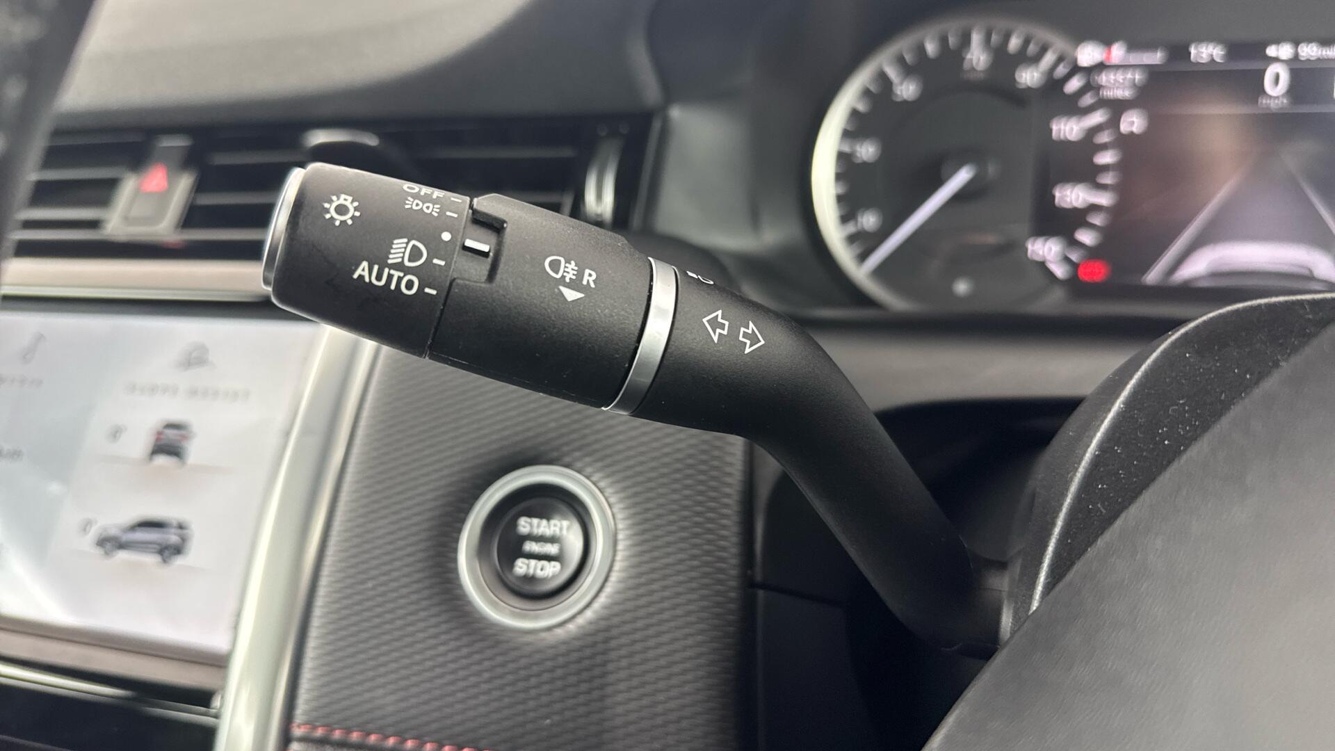 Land Rover Discovery Sport view 32