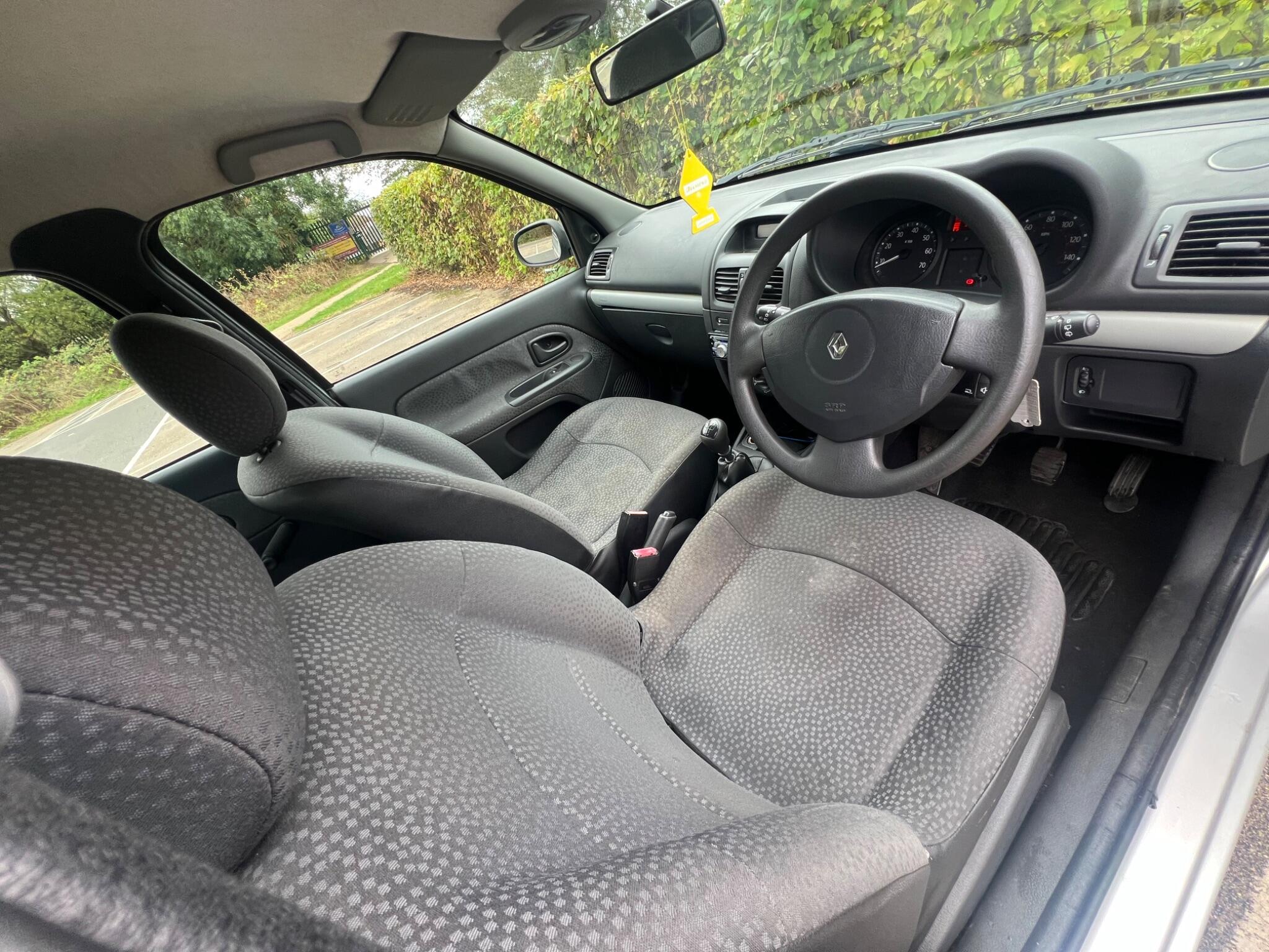 Renault Clio view 13