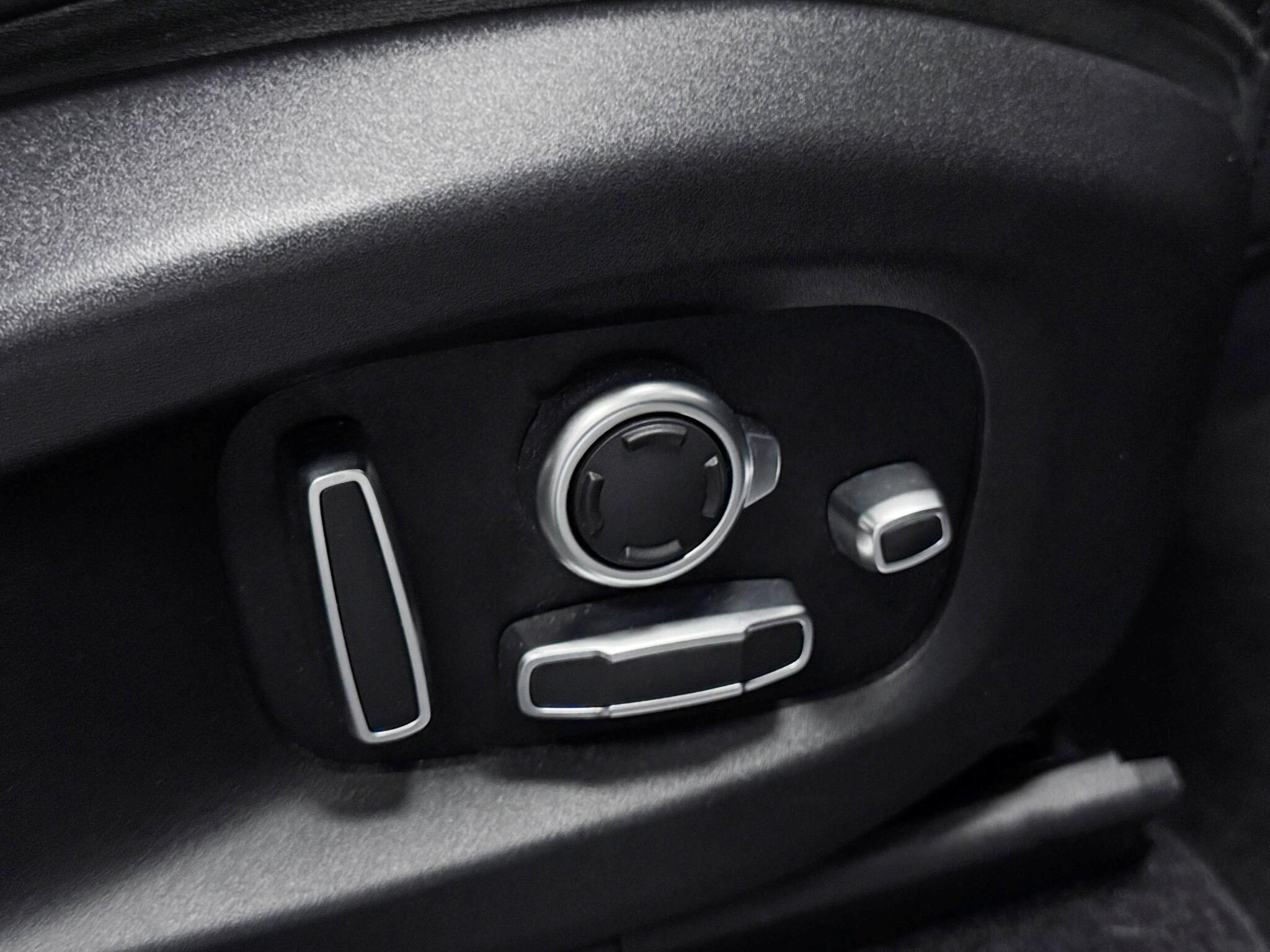 Land Rover Range Rover Sport view 23