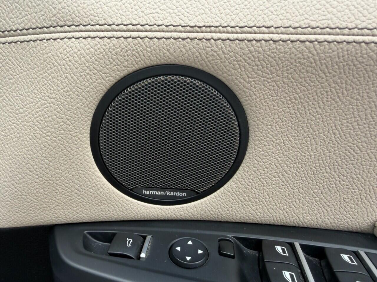 BMW X4 view 13
