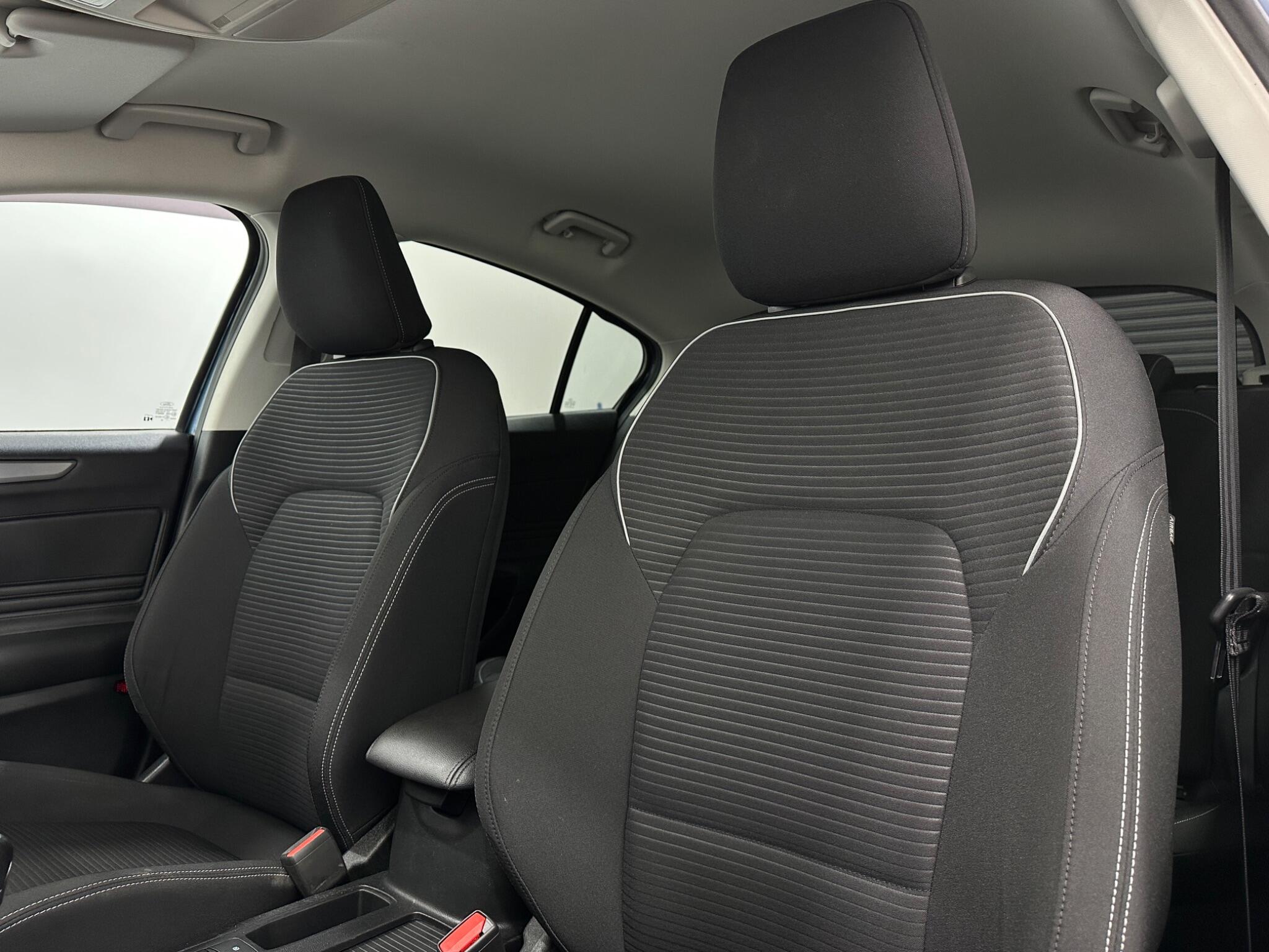 Ford Focus view 35
