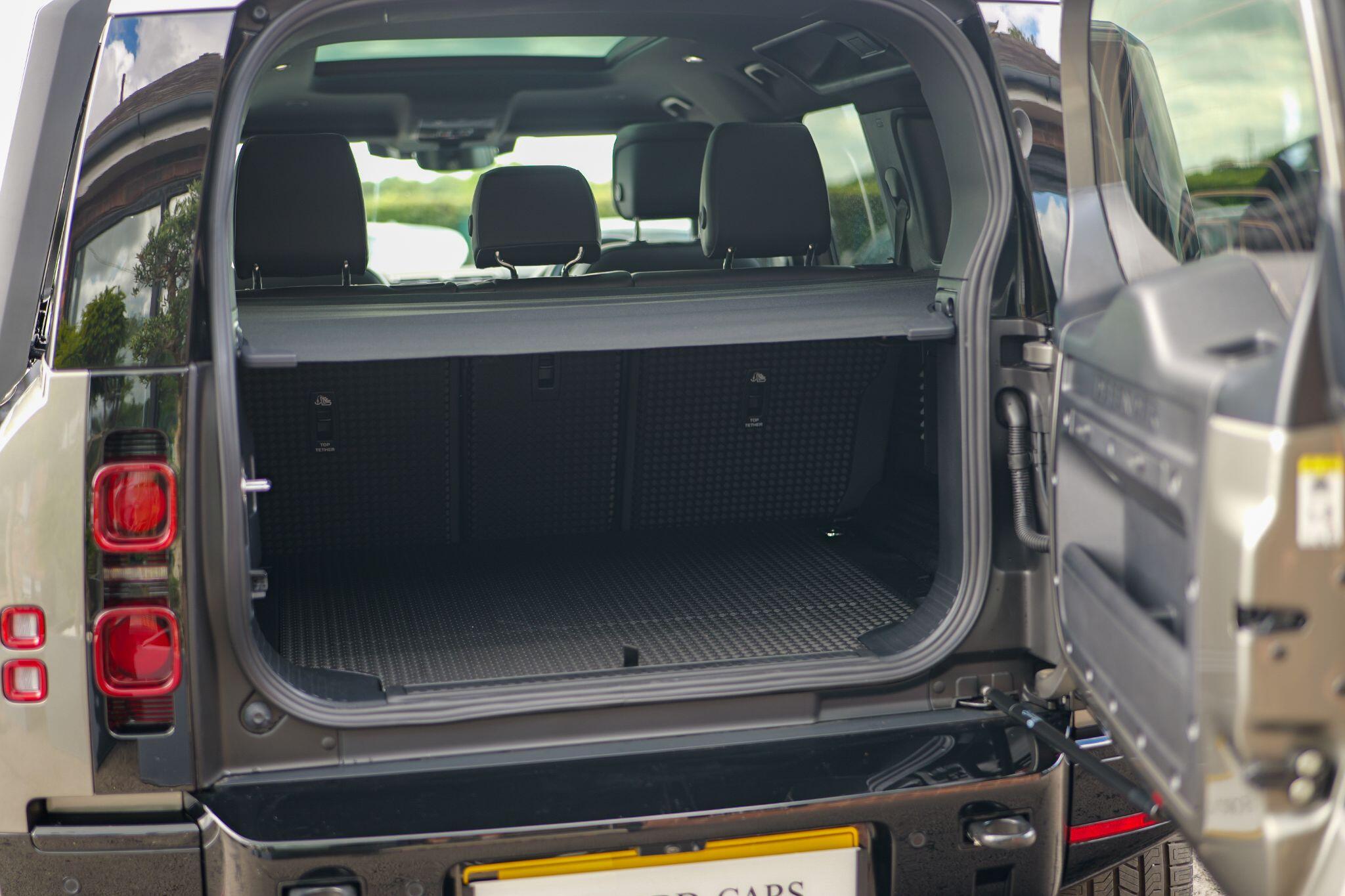 Land Rover Defender view 35