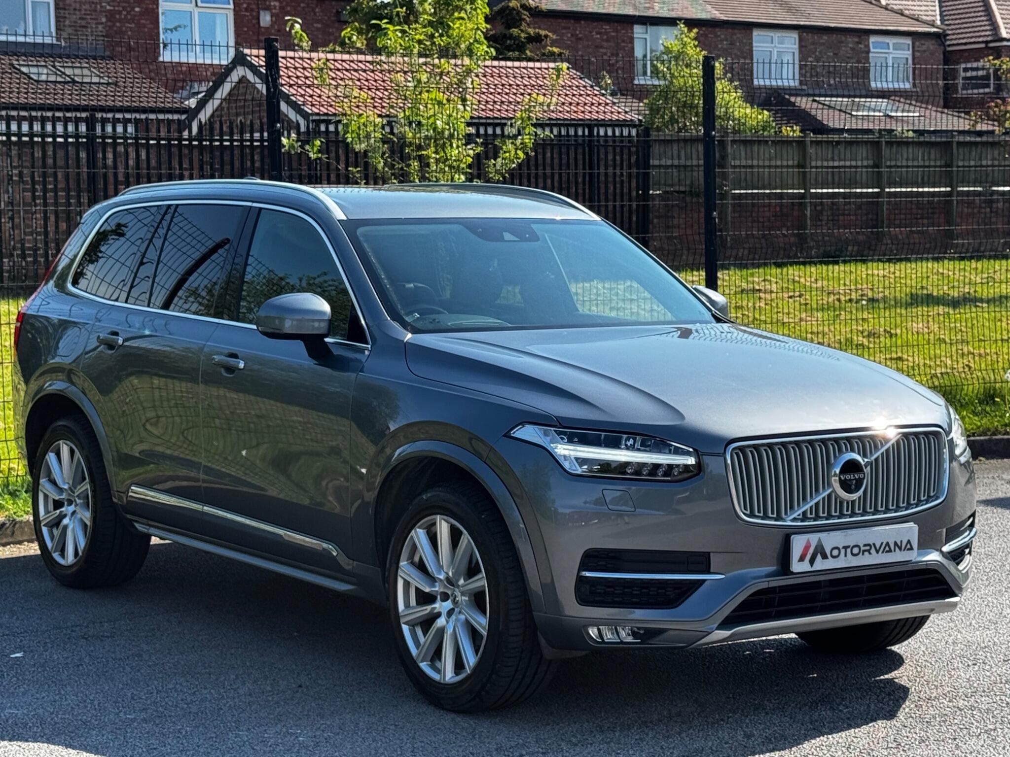 Volvo XC90 view 8