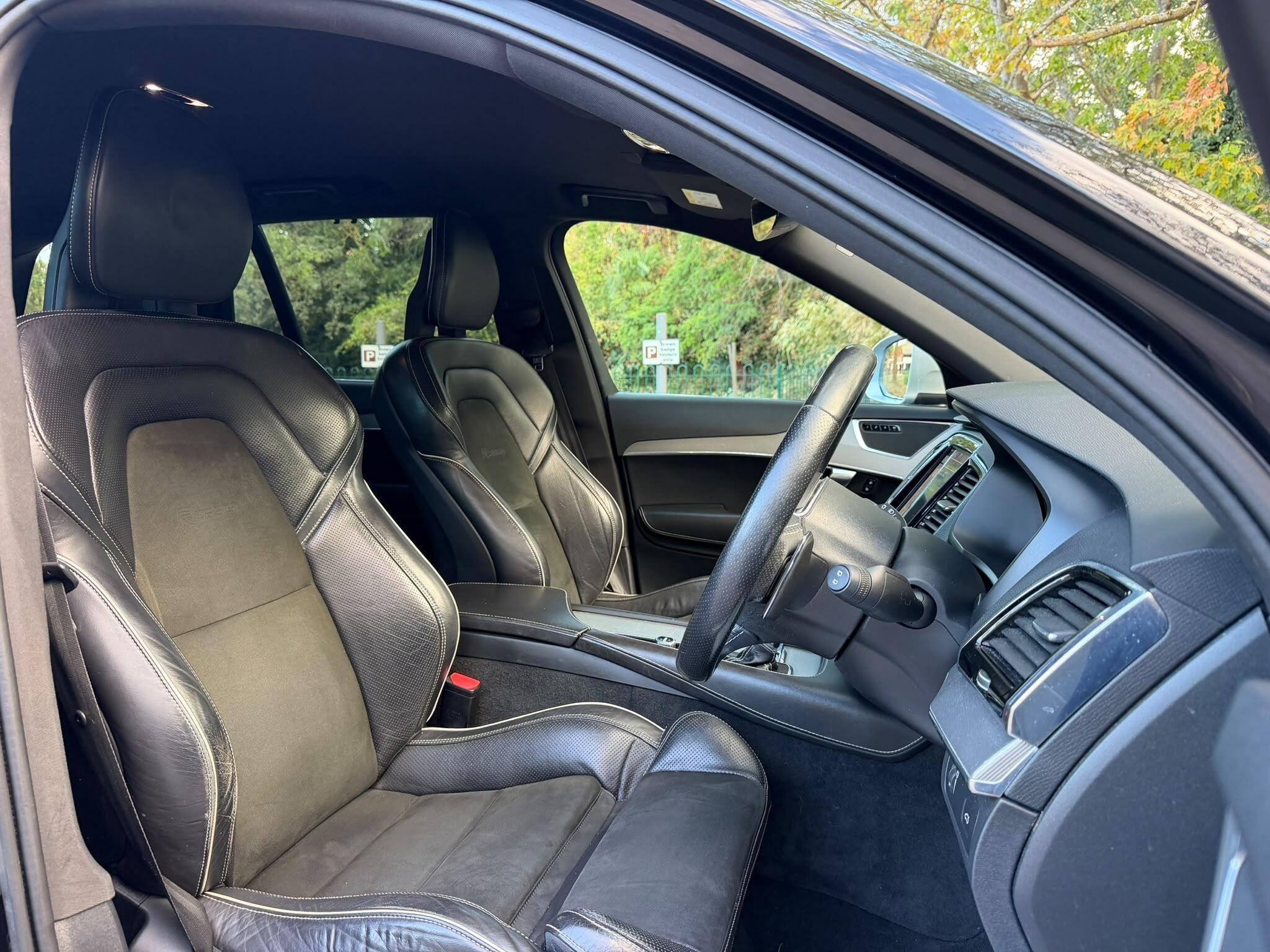 Volvo XC90 view 11
