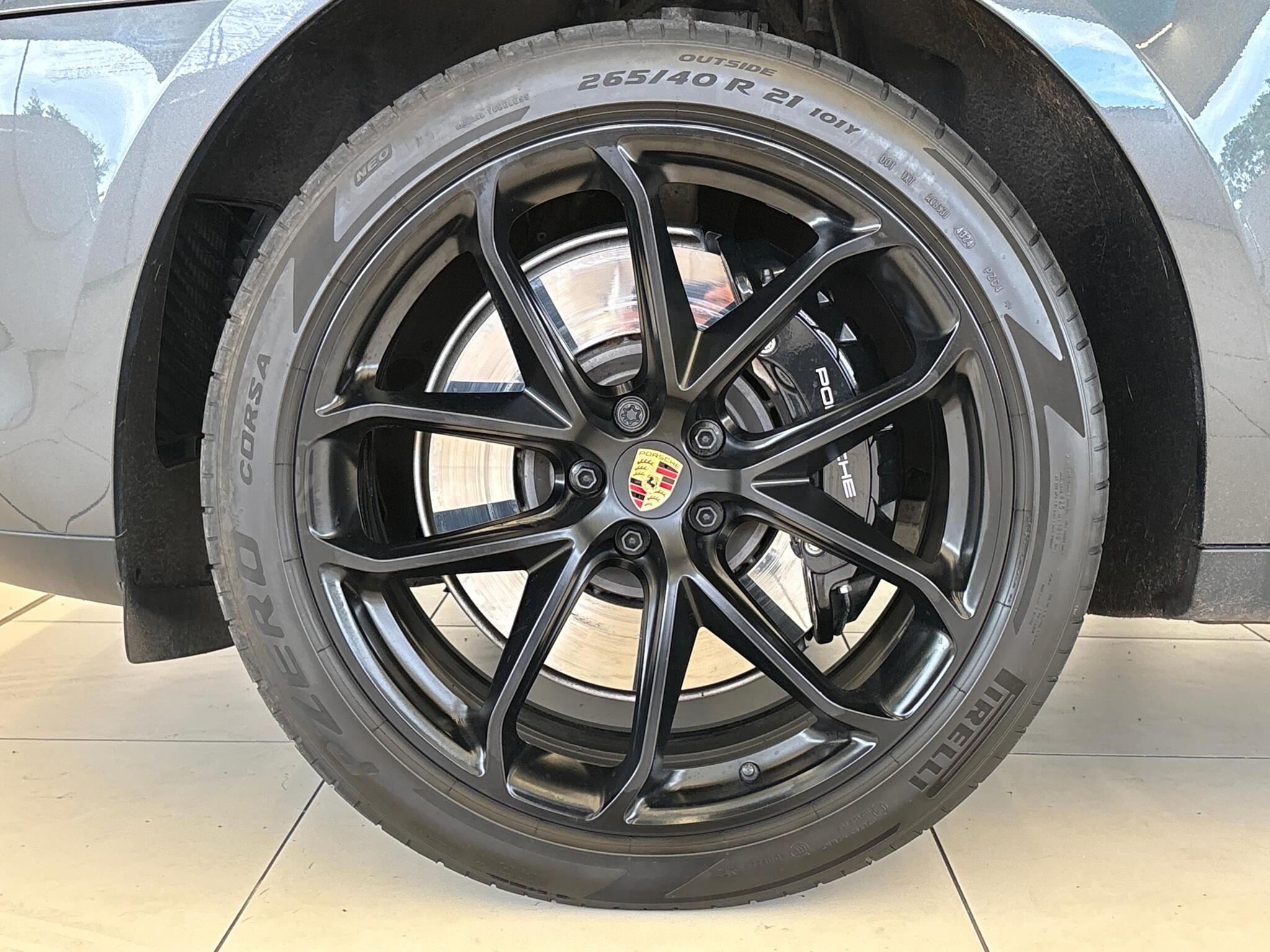 Porsche Macan view 26