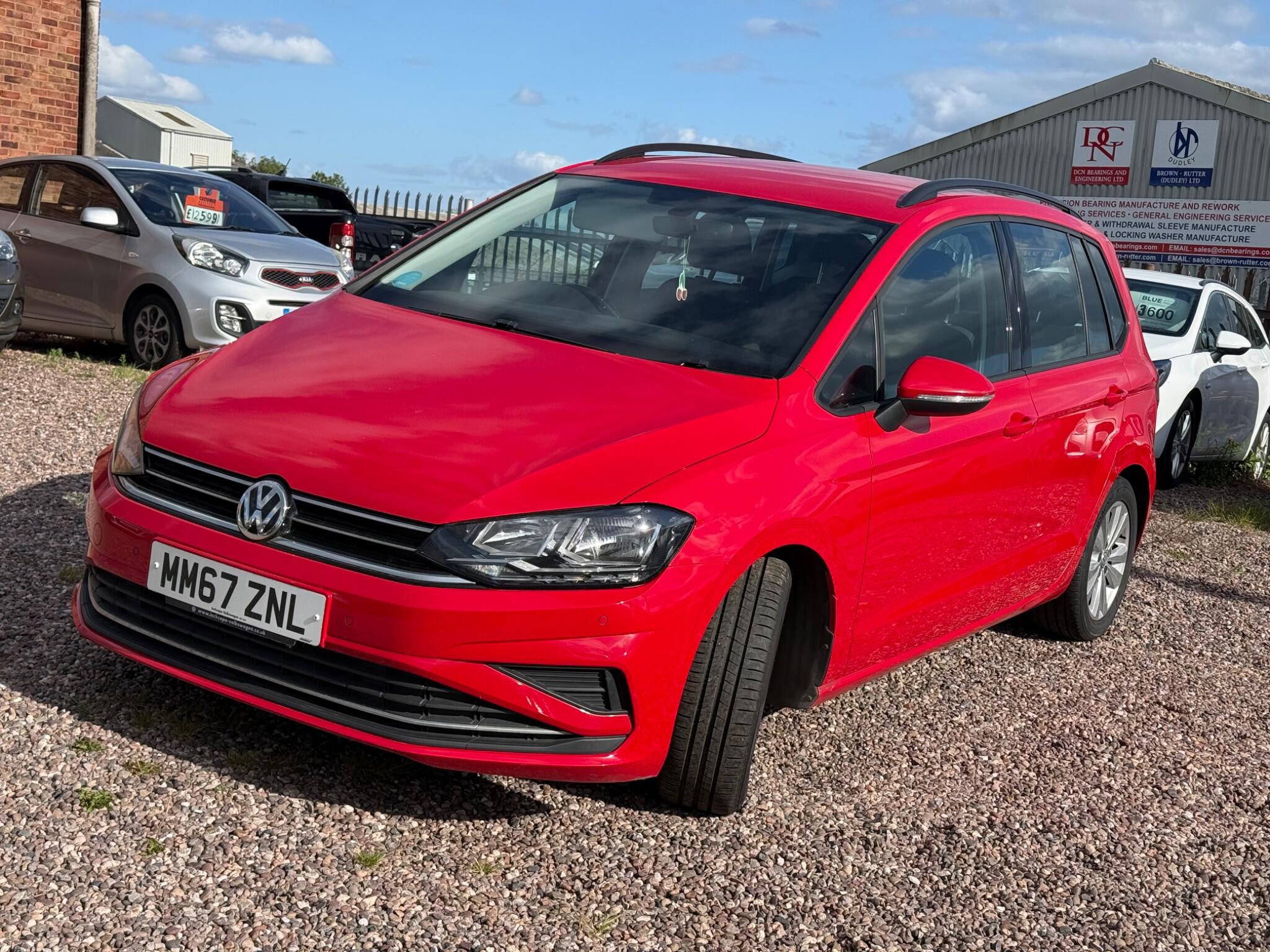 Volkswagen Golf Sportsvan view 2