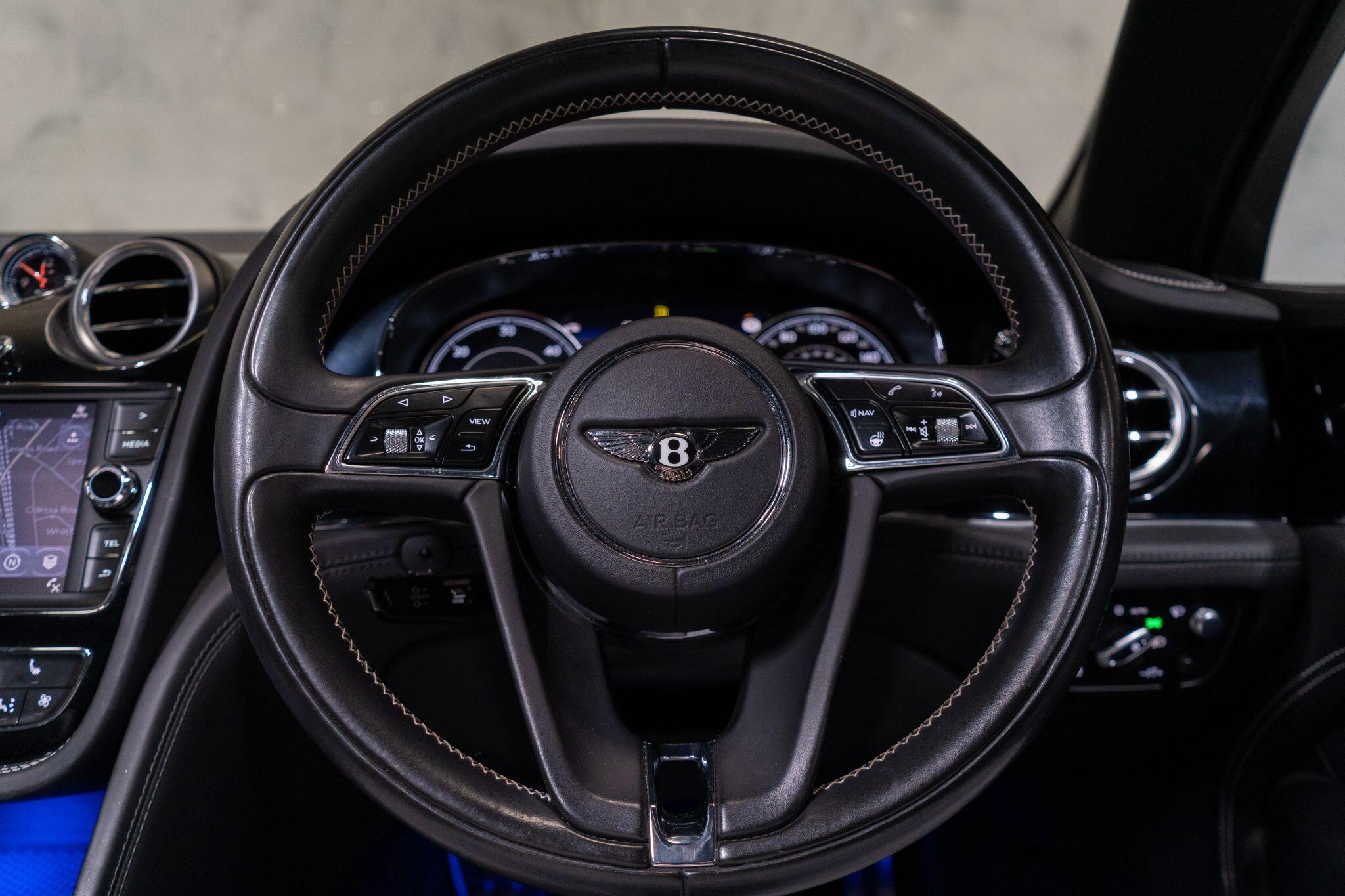 Bentley Bentayga view 32