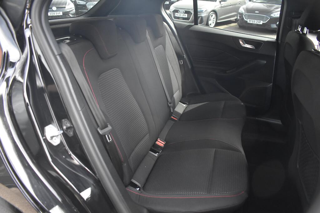 Ford Focus view 29