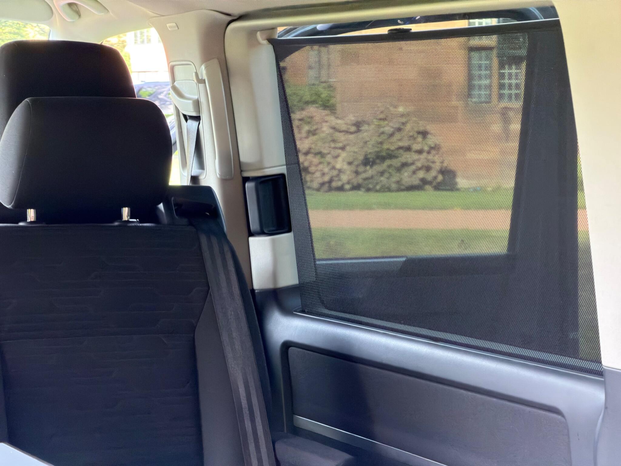 Volkswagen Caravelle view 14