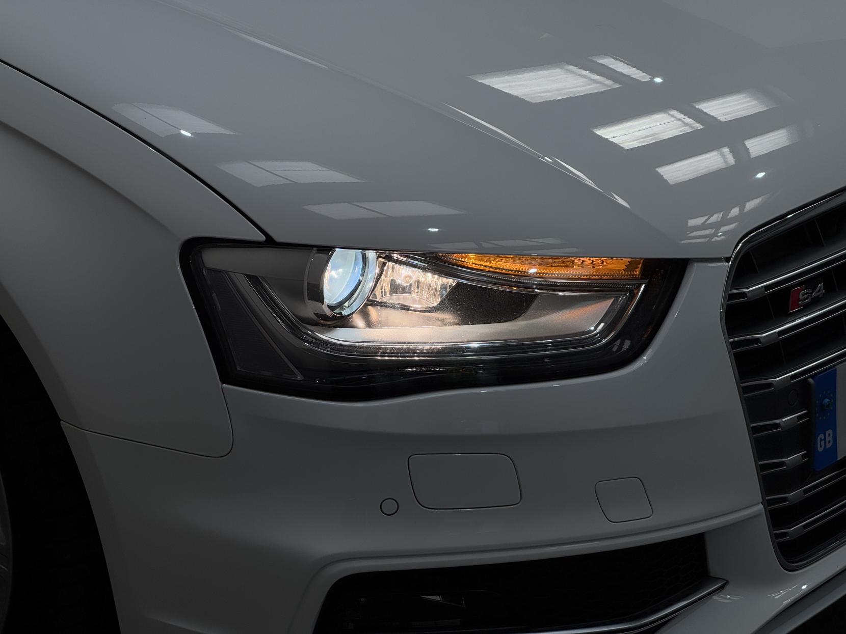 Audi S4 Avant view 4