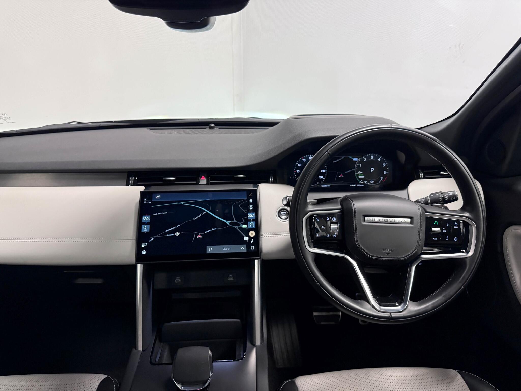 Land Rover Discovery Sport view 32