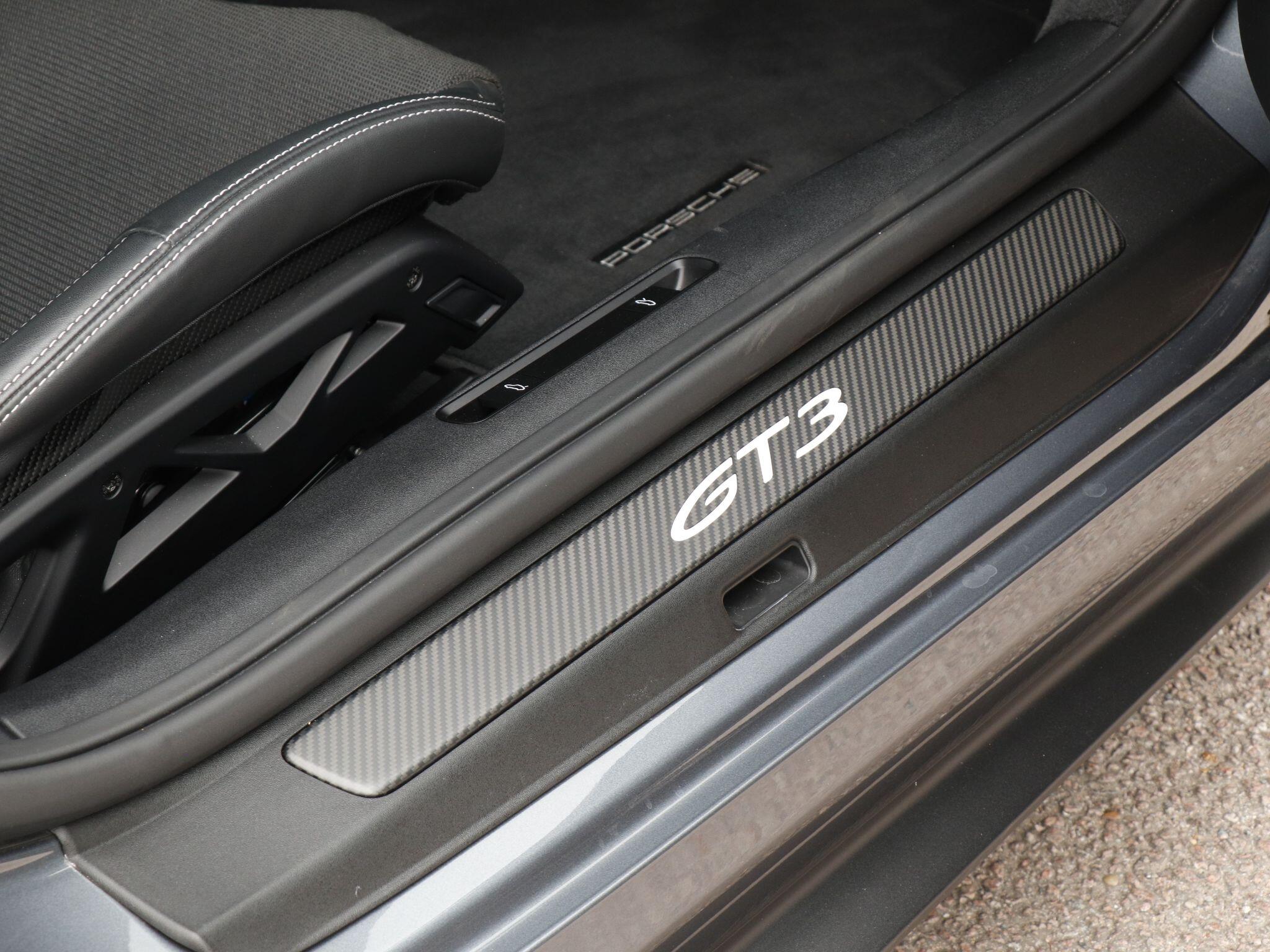Porsche 911 view 30