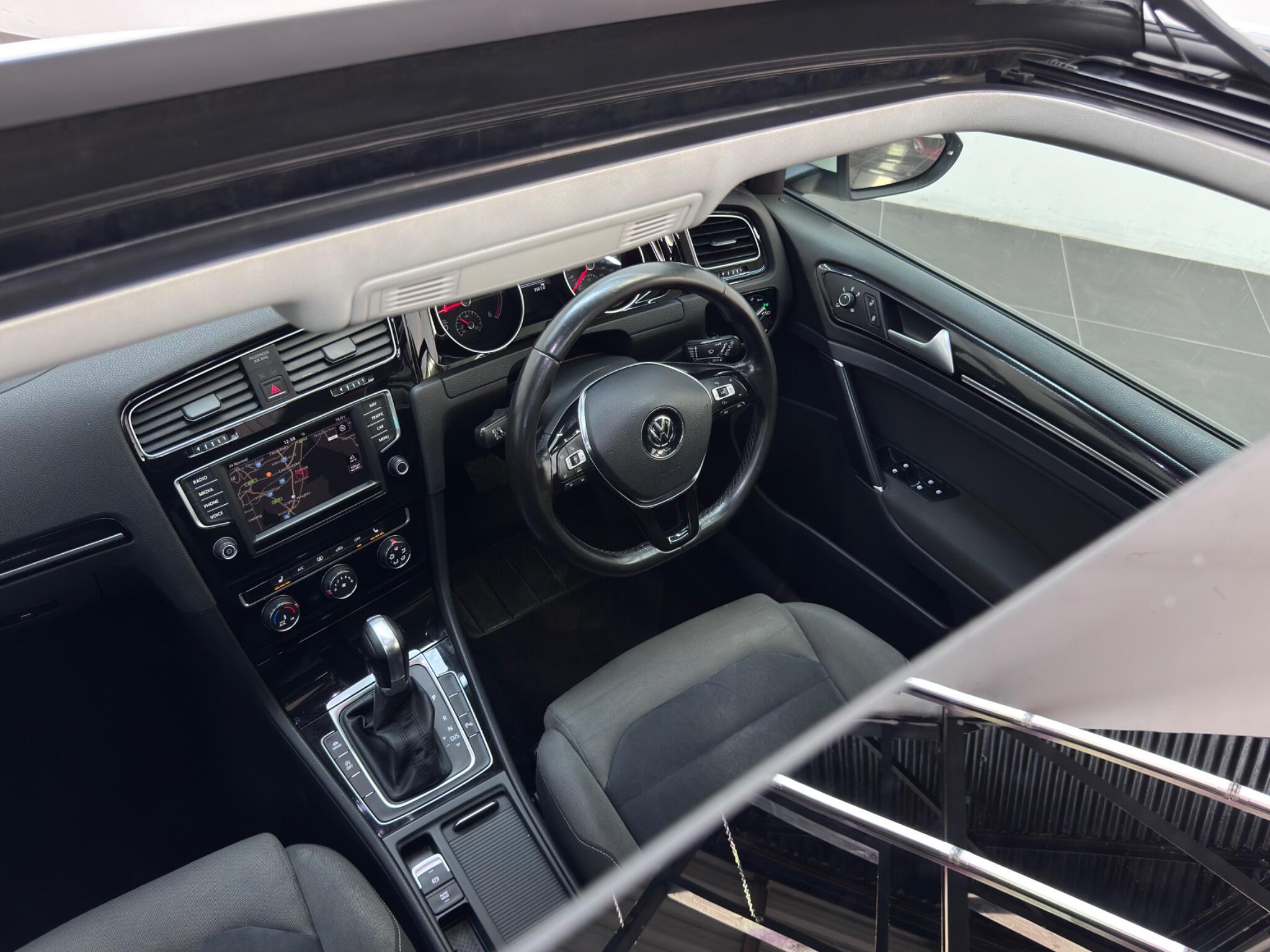 Volkswagen Golf view 5