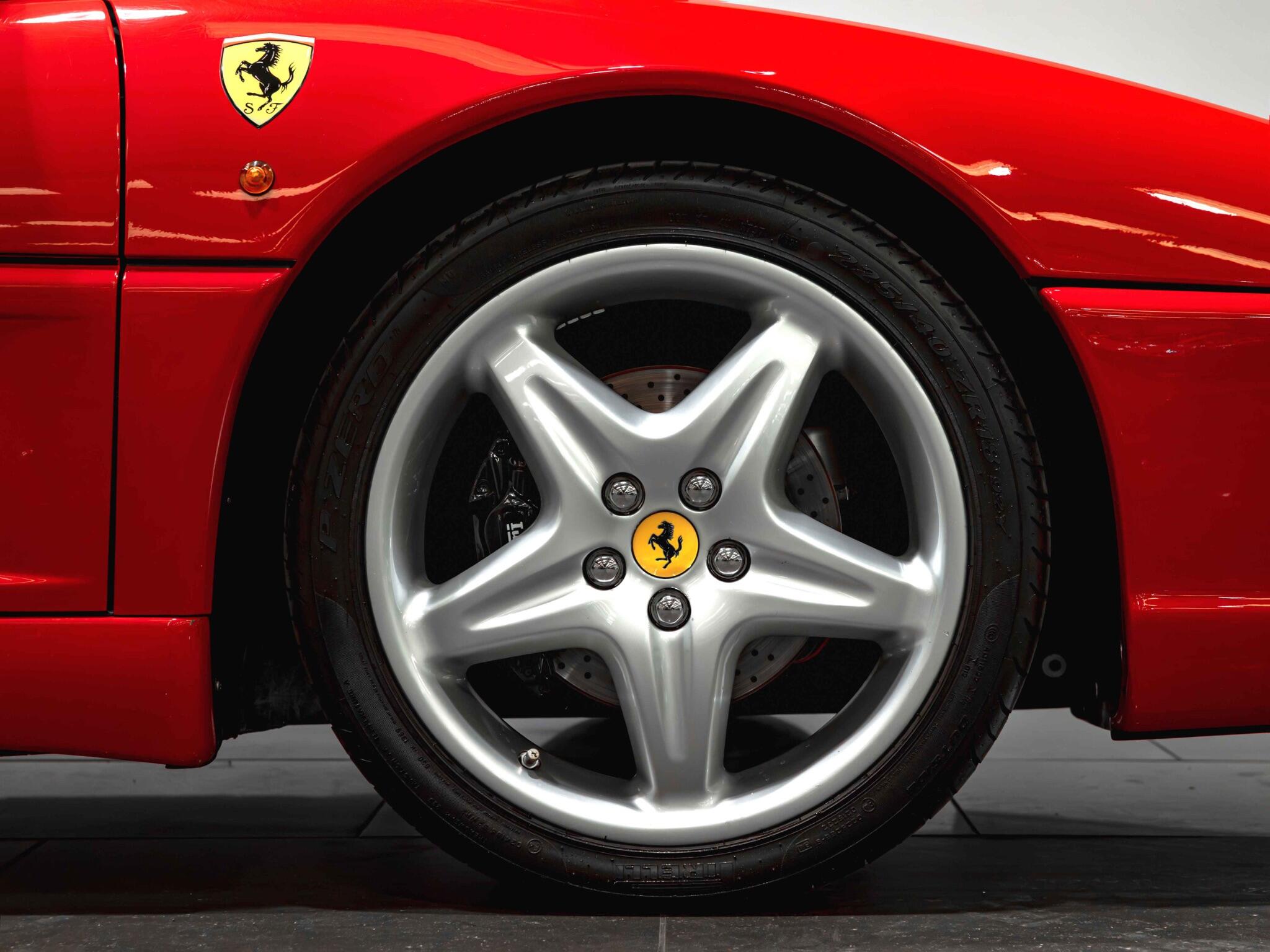 Ferrari F355 view 8