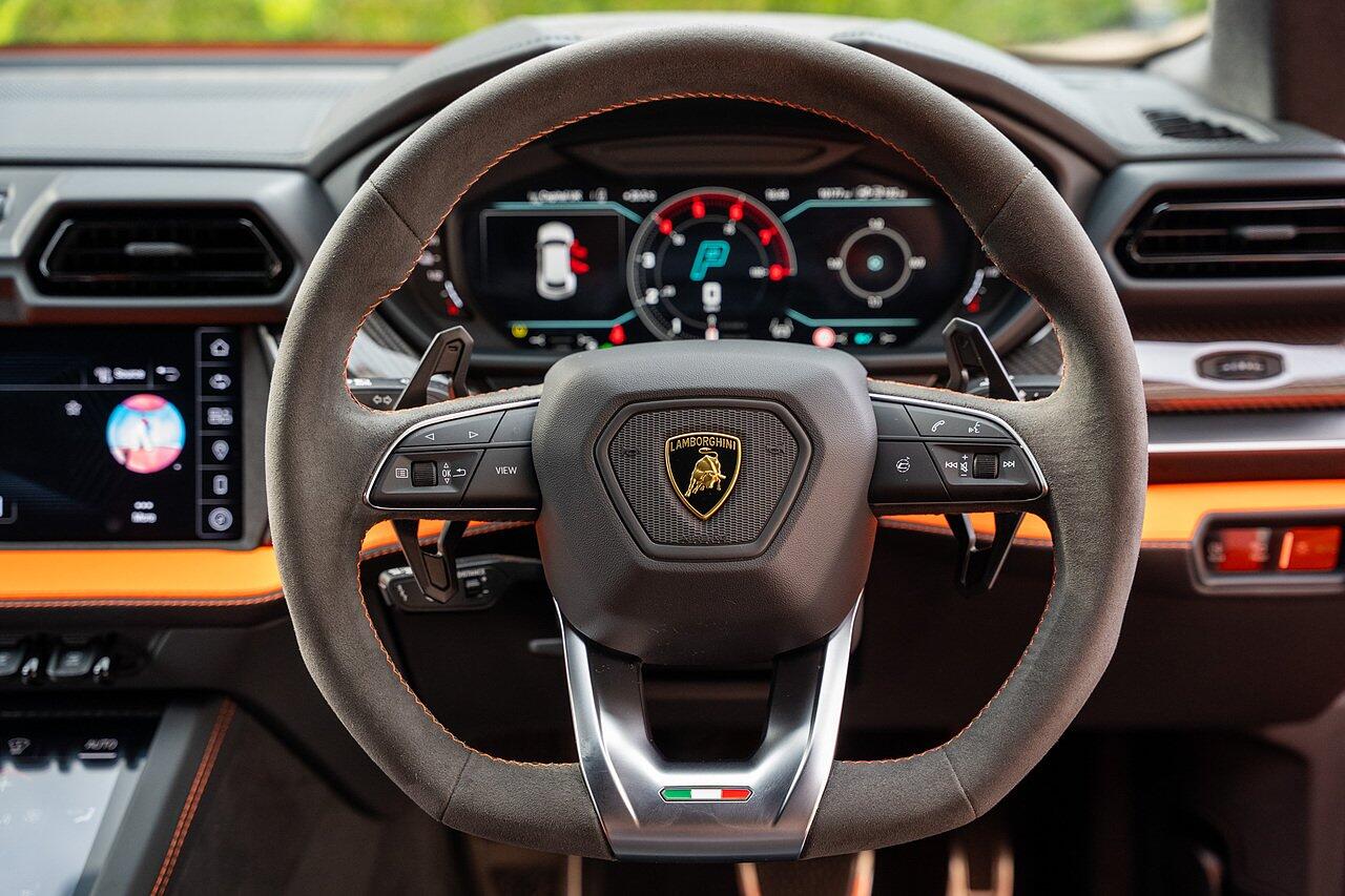 Lamborghini Urus view 48