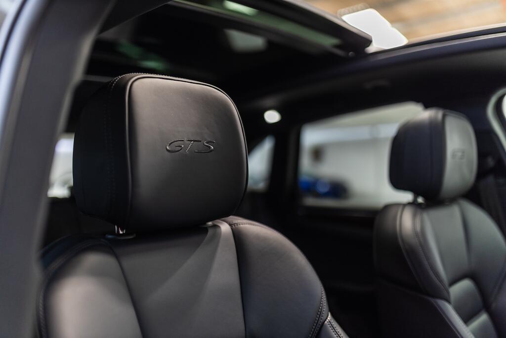 Porsche Macan view 28