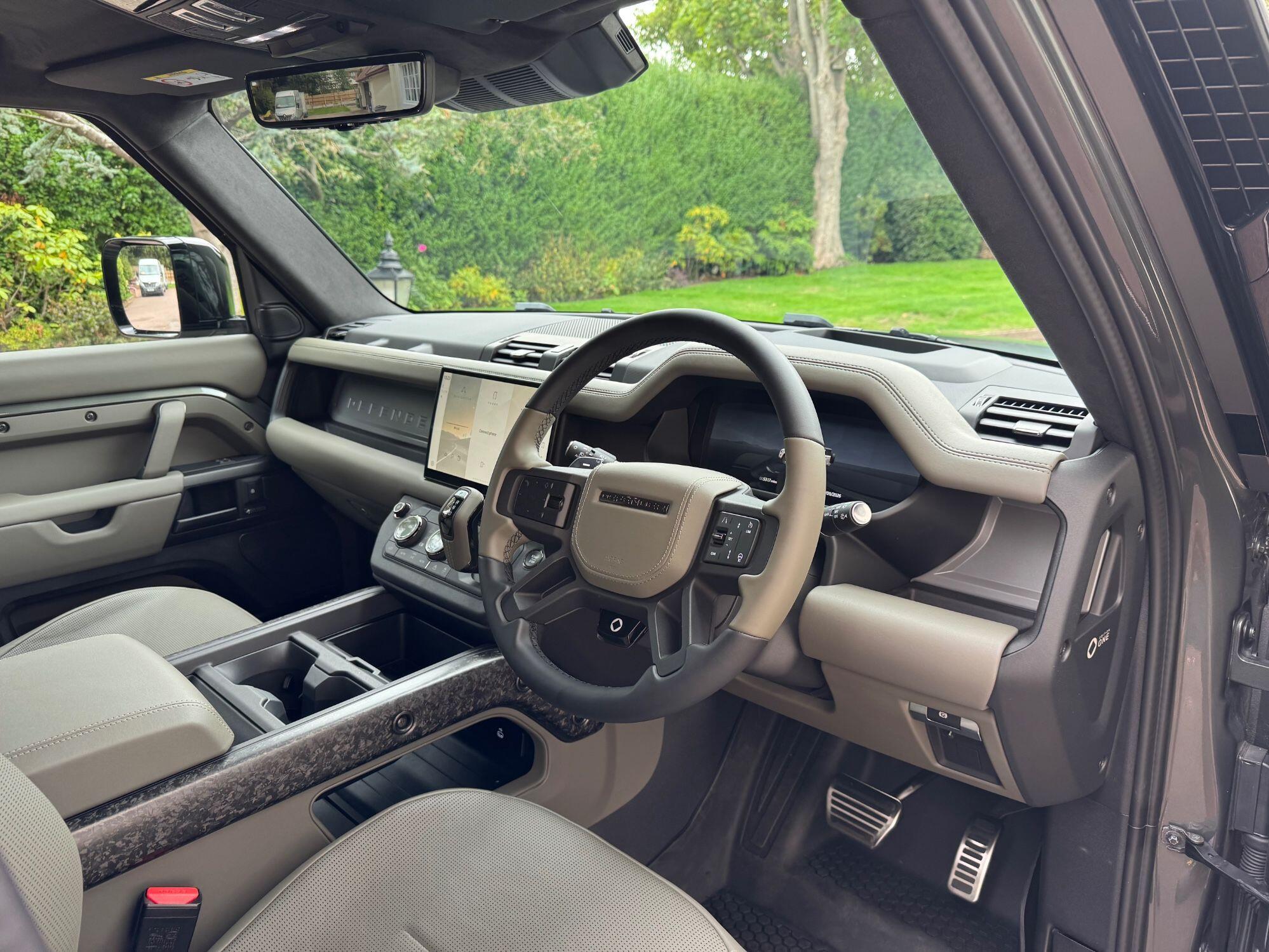 Land Rover Defender 110 view 22