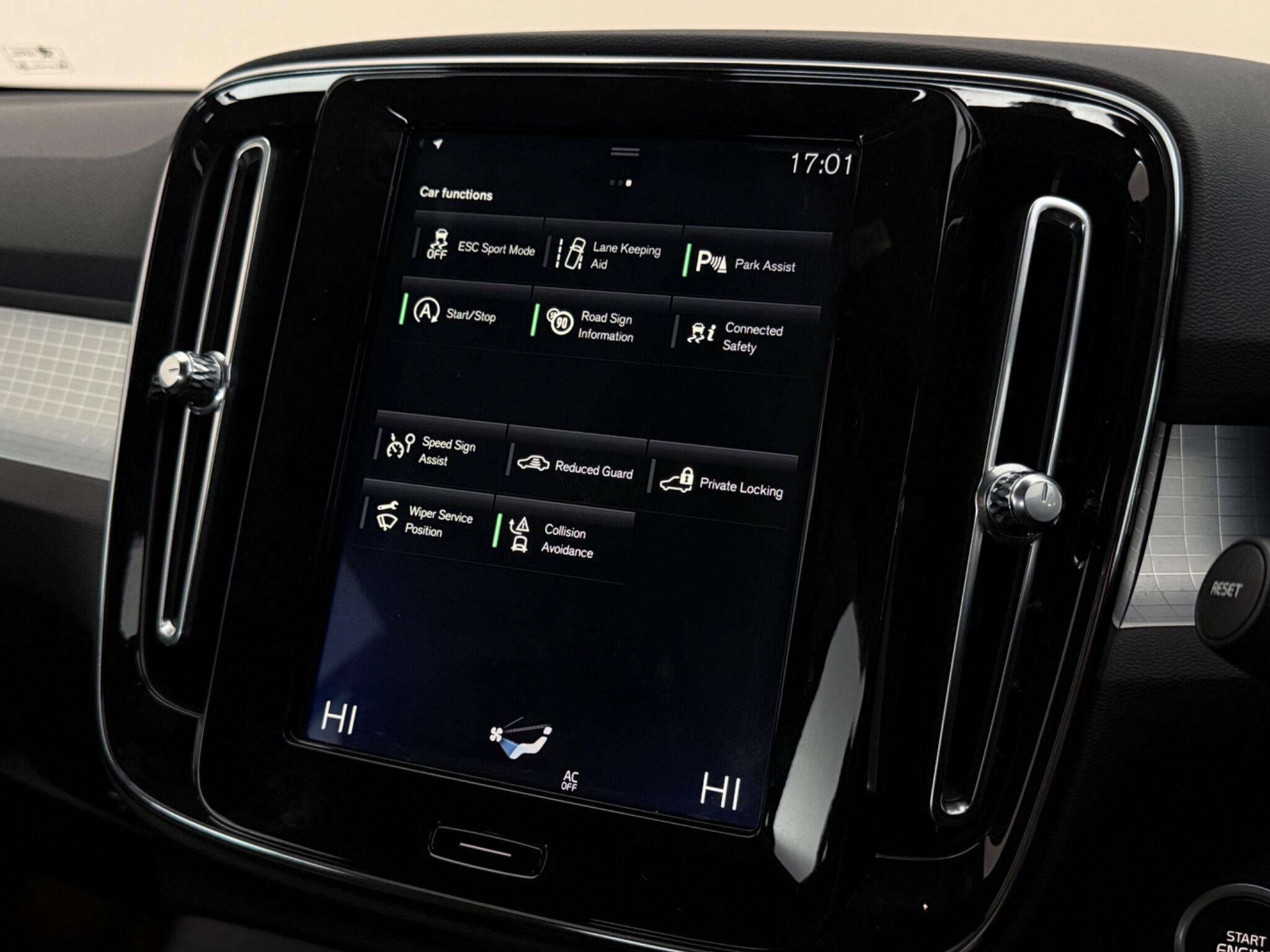 Volvo XC40 view 32
