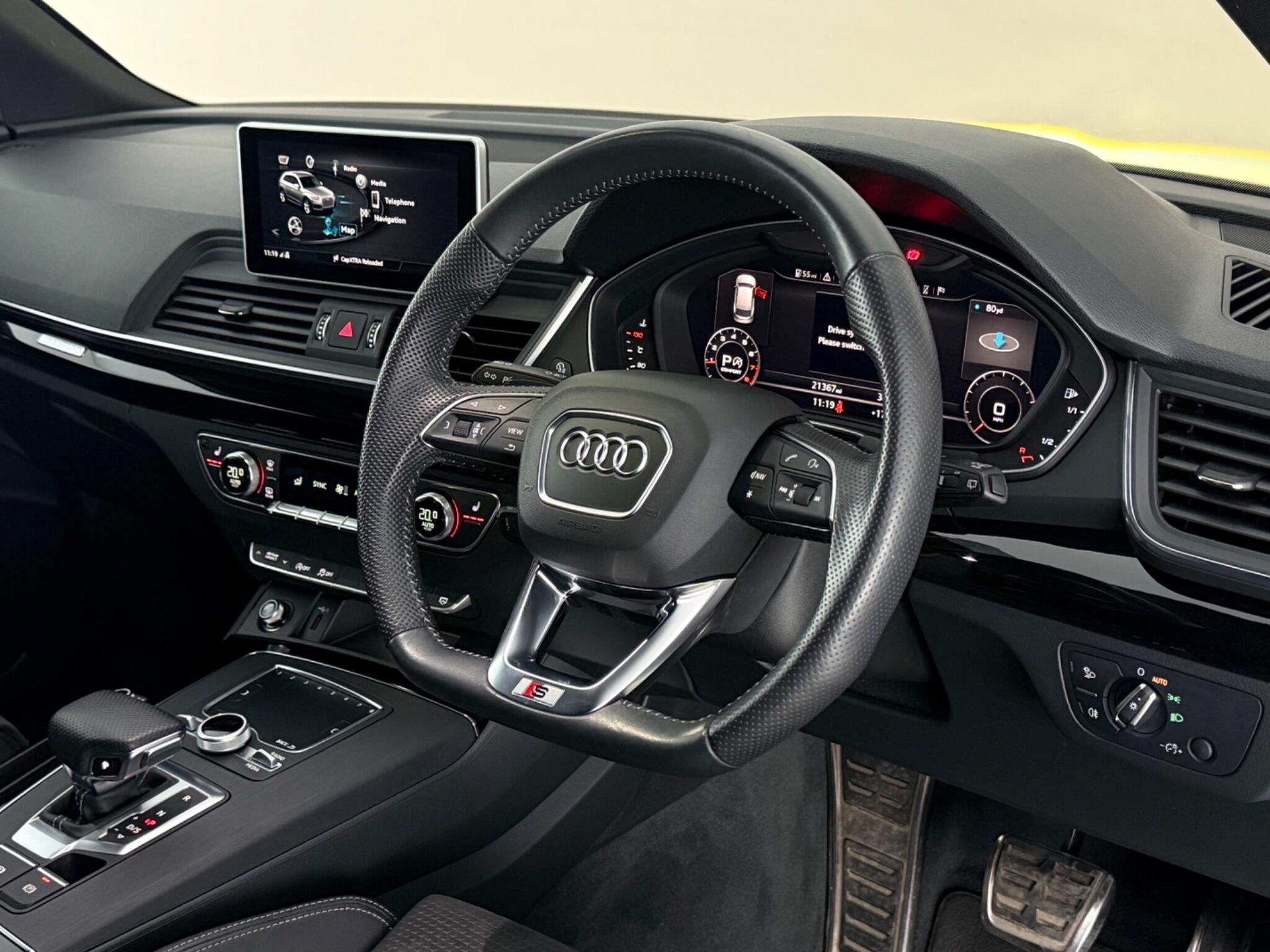 Audi Q5 view 3