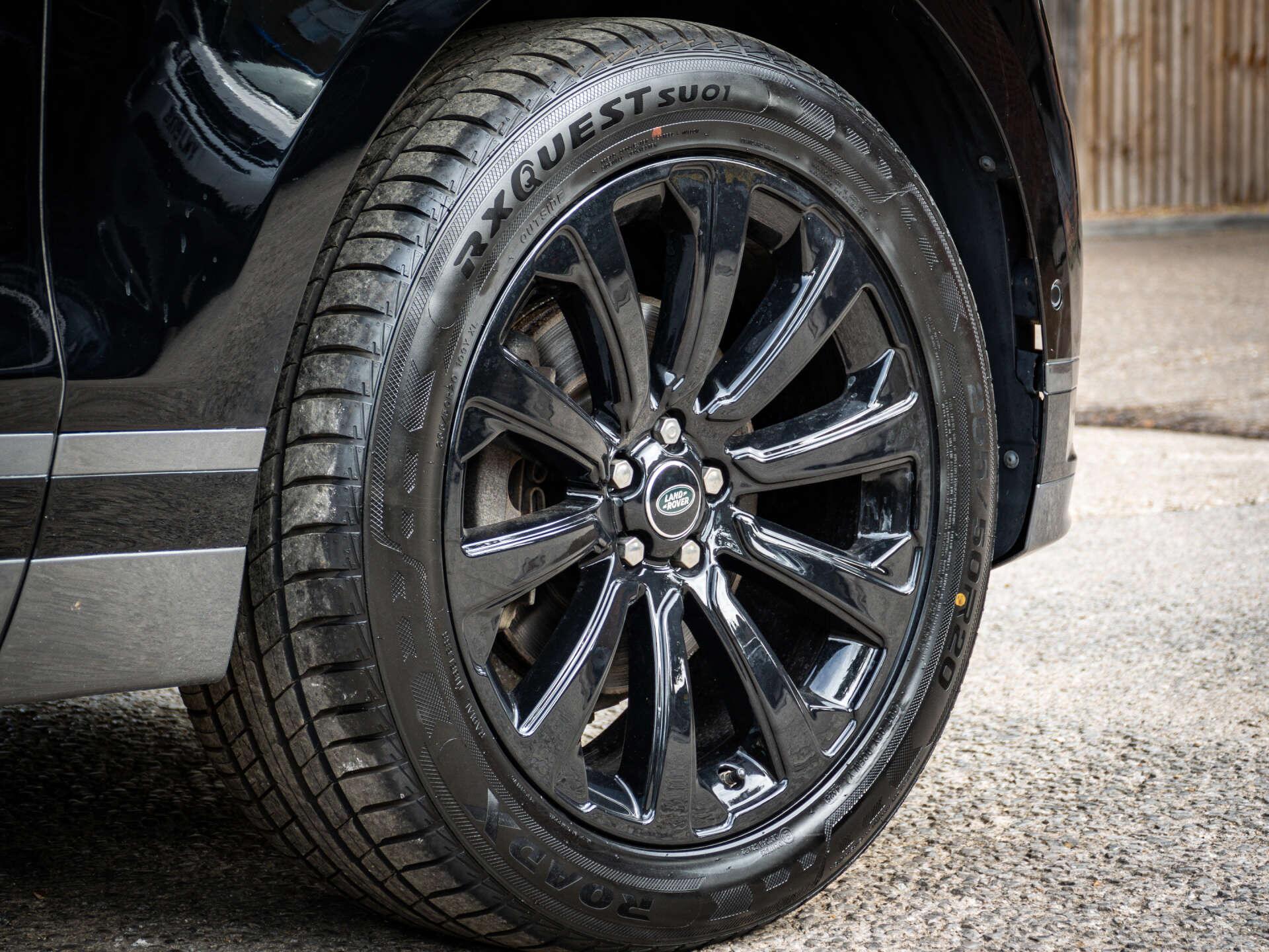 Land Rover Range Rover Velar view 3