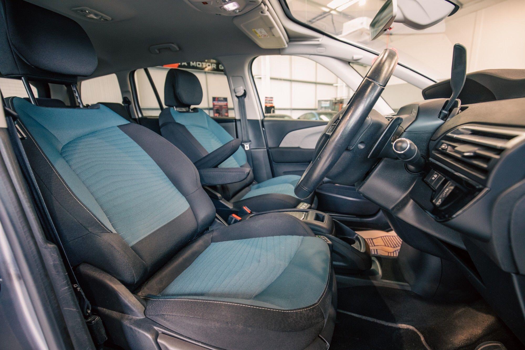 Citroen Grand C4 Picasso view 3