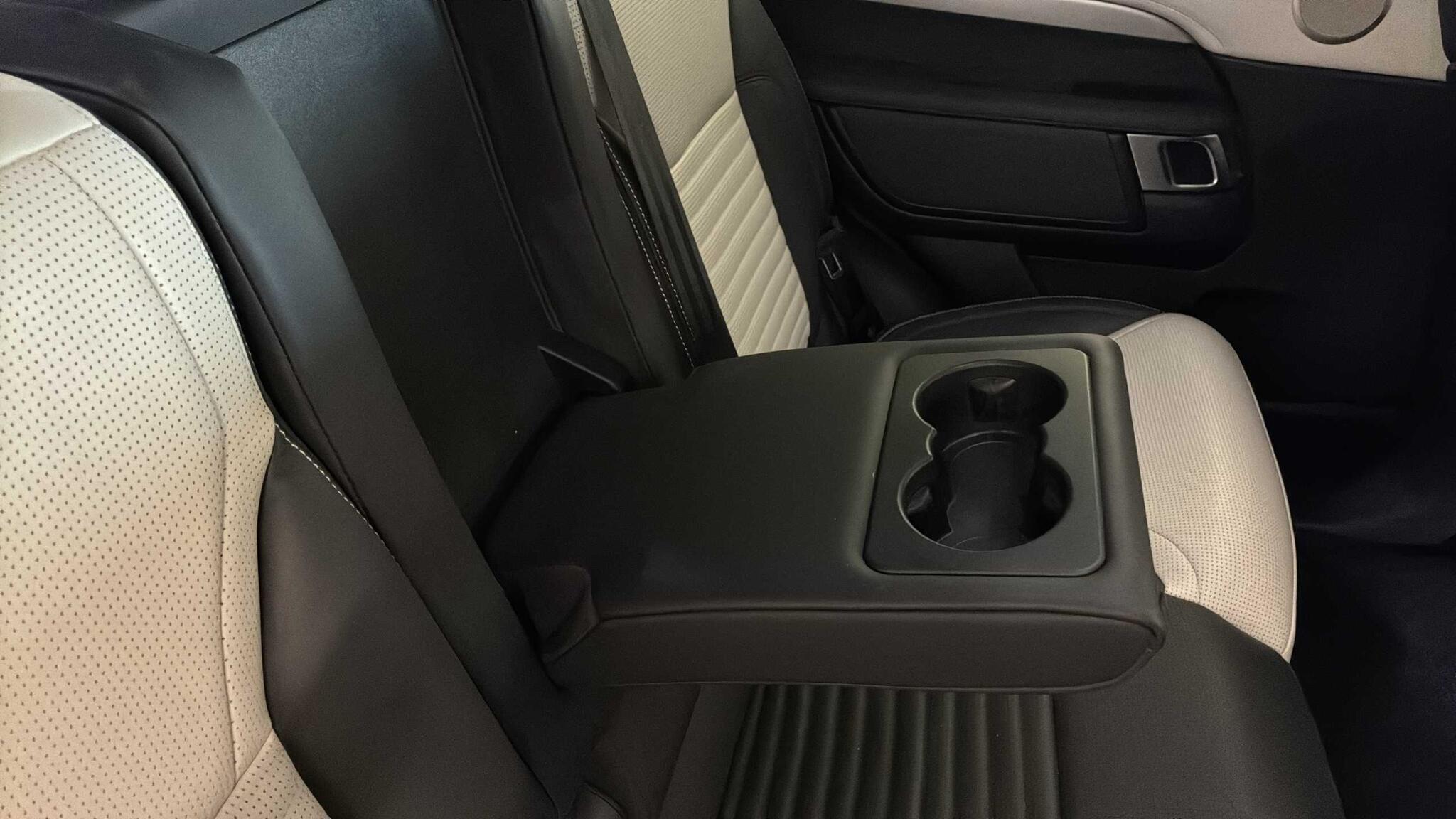 Land Rover Discovery view 31
