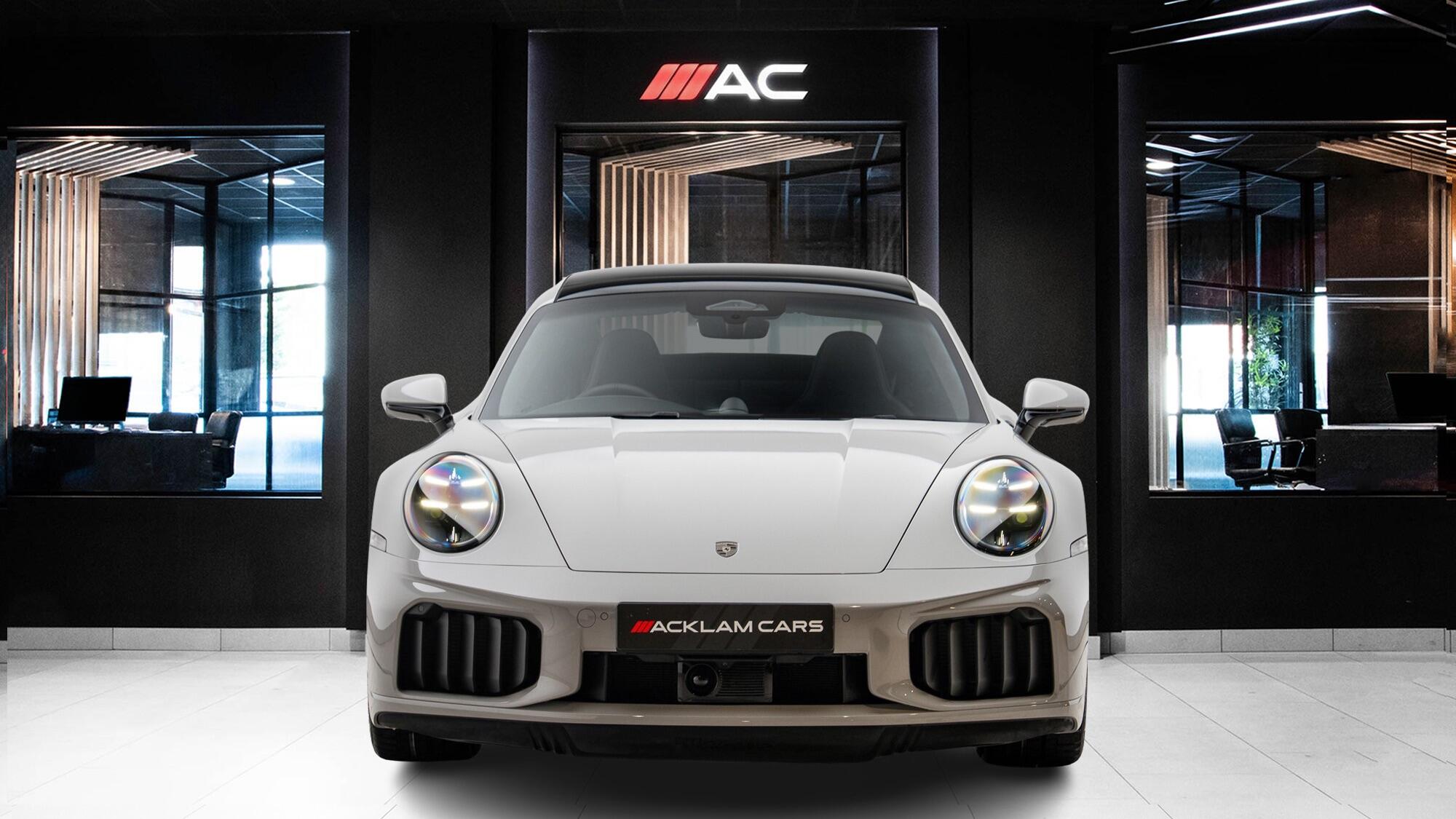 Porsche 911 view 4