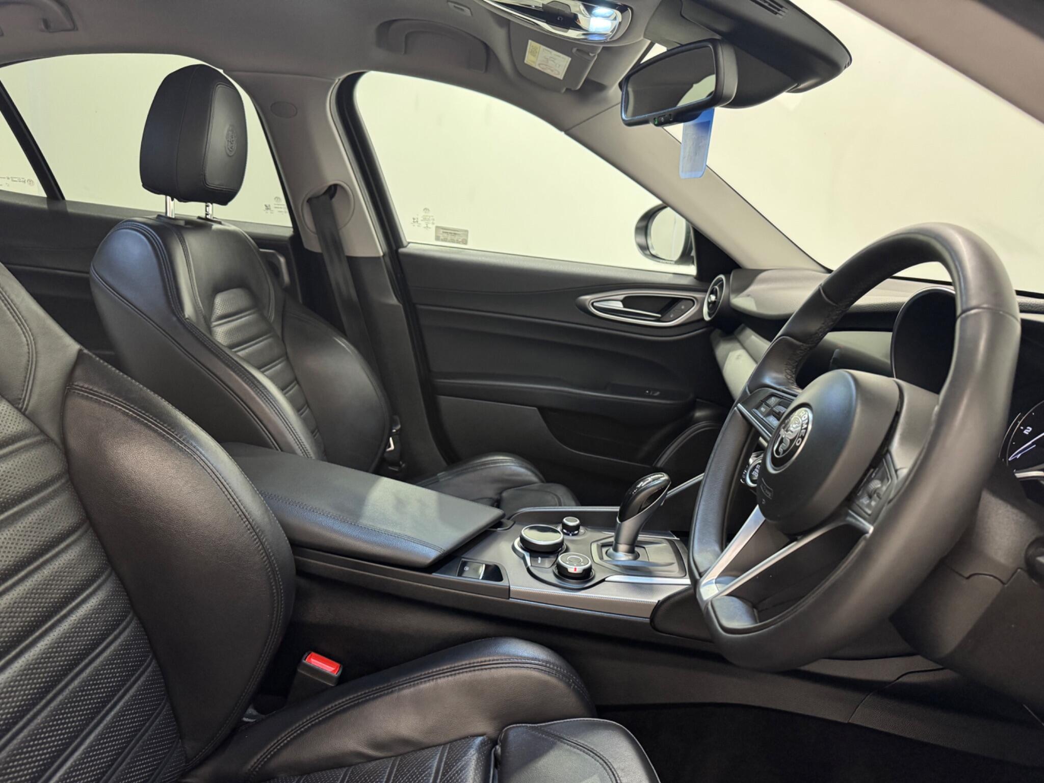 Alfa Romeo Giulia view 10