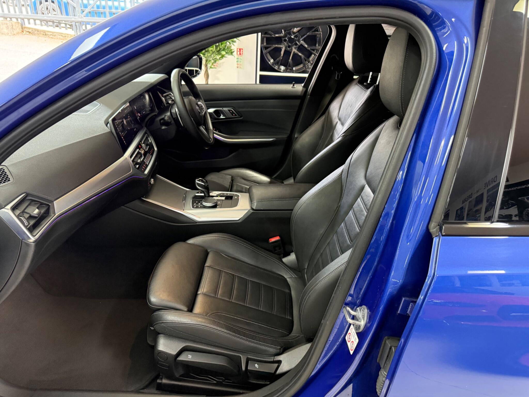 BMW 3 Series view 33