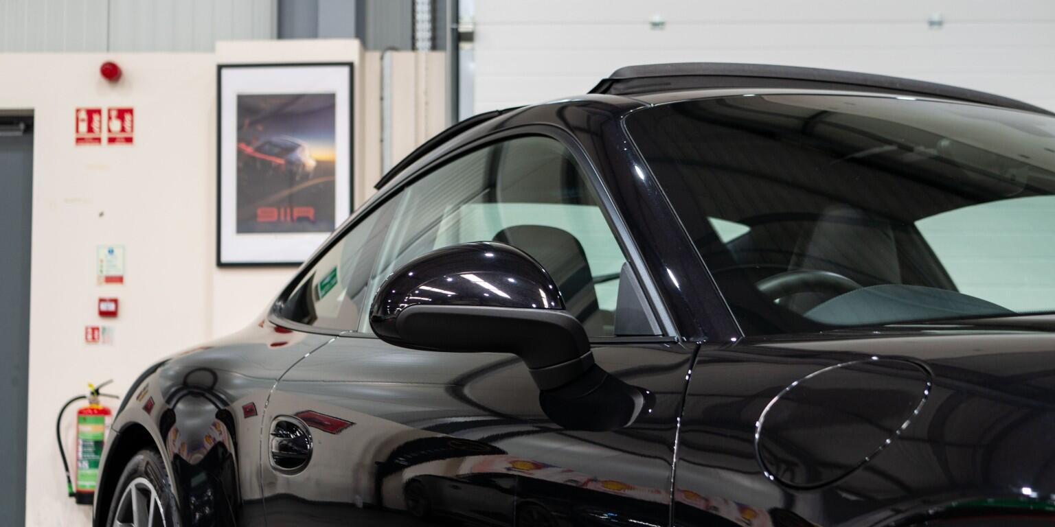 Porsche 911 view 39