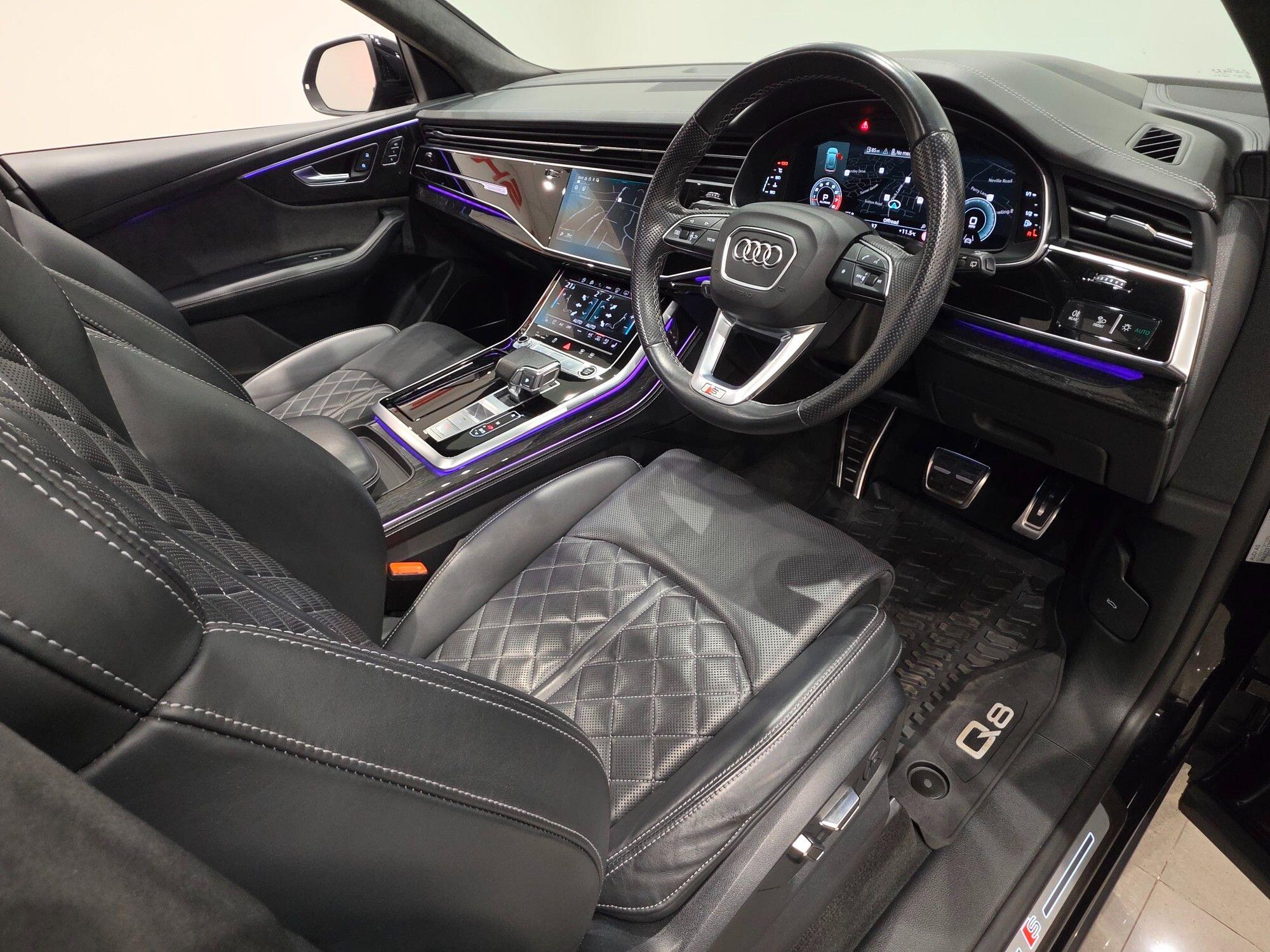 Audi Q8 view 85