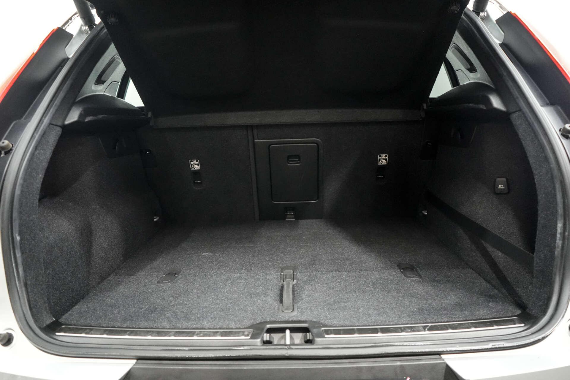 Volvo XC40 view 13