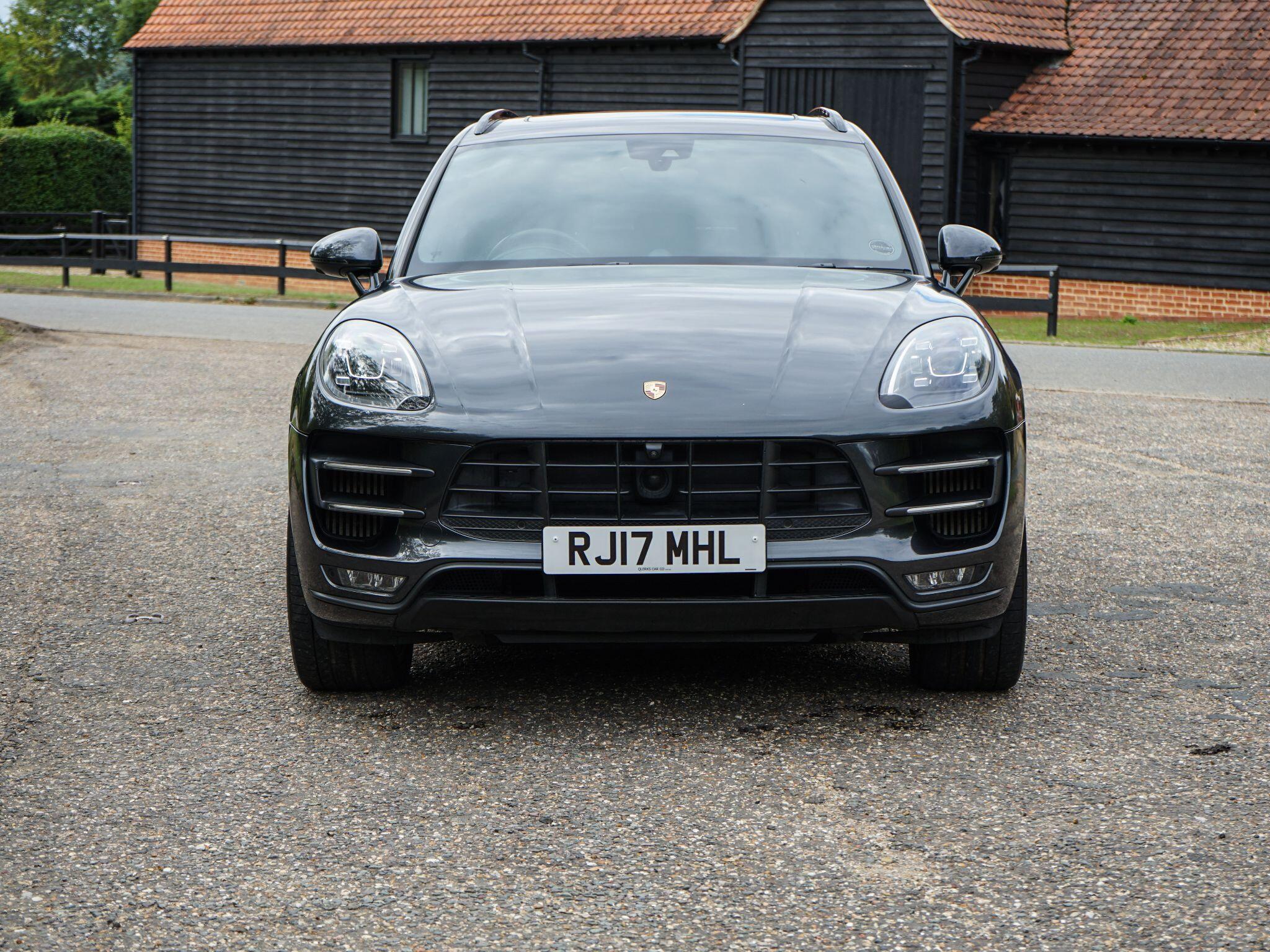 Porsche Macan view 10