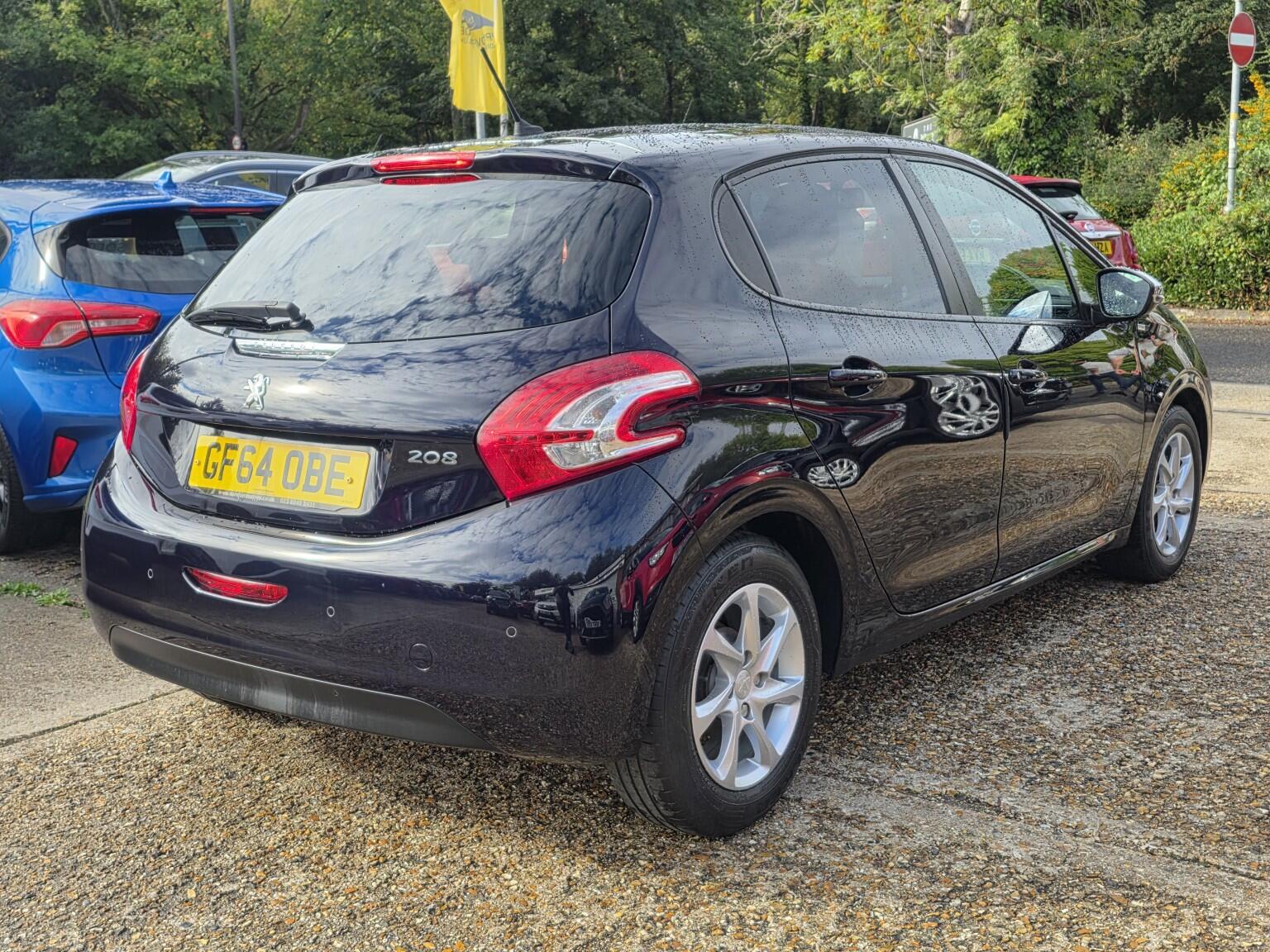 Peugeot 208 view 4