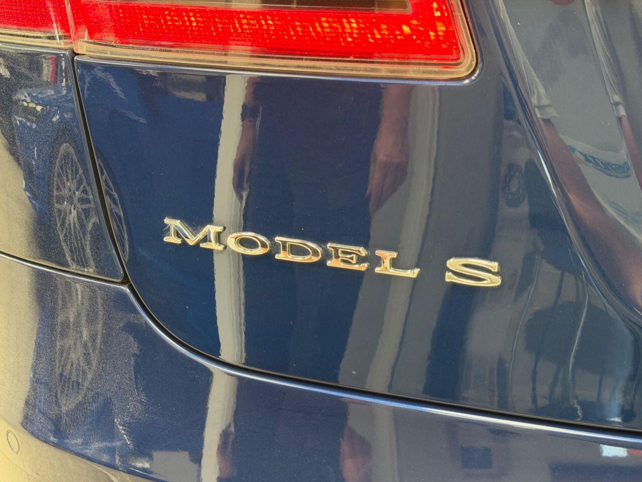 Tesla Model S view 40