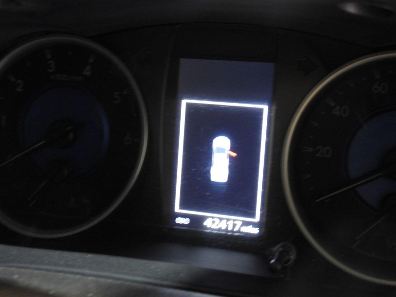 Toyota Hilux view 25