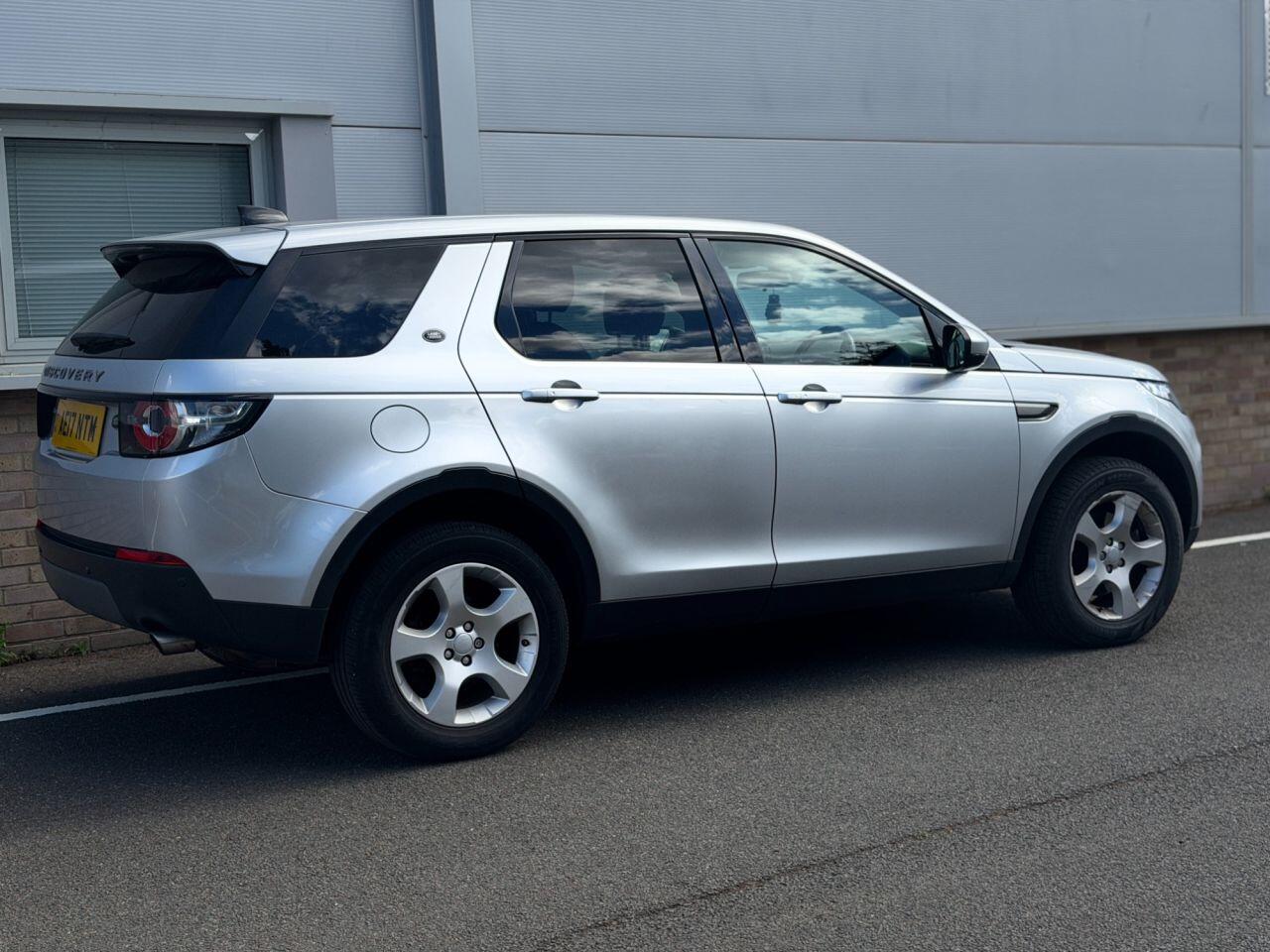 Land Rover Discovery Sport view 37