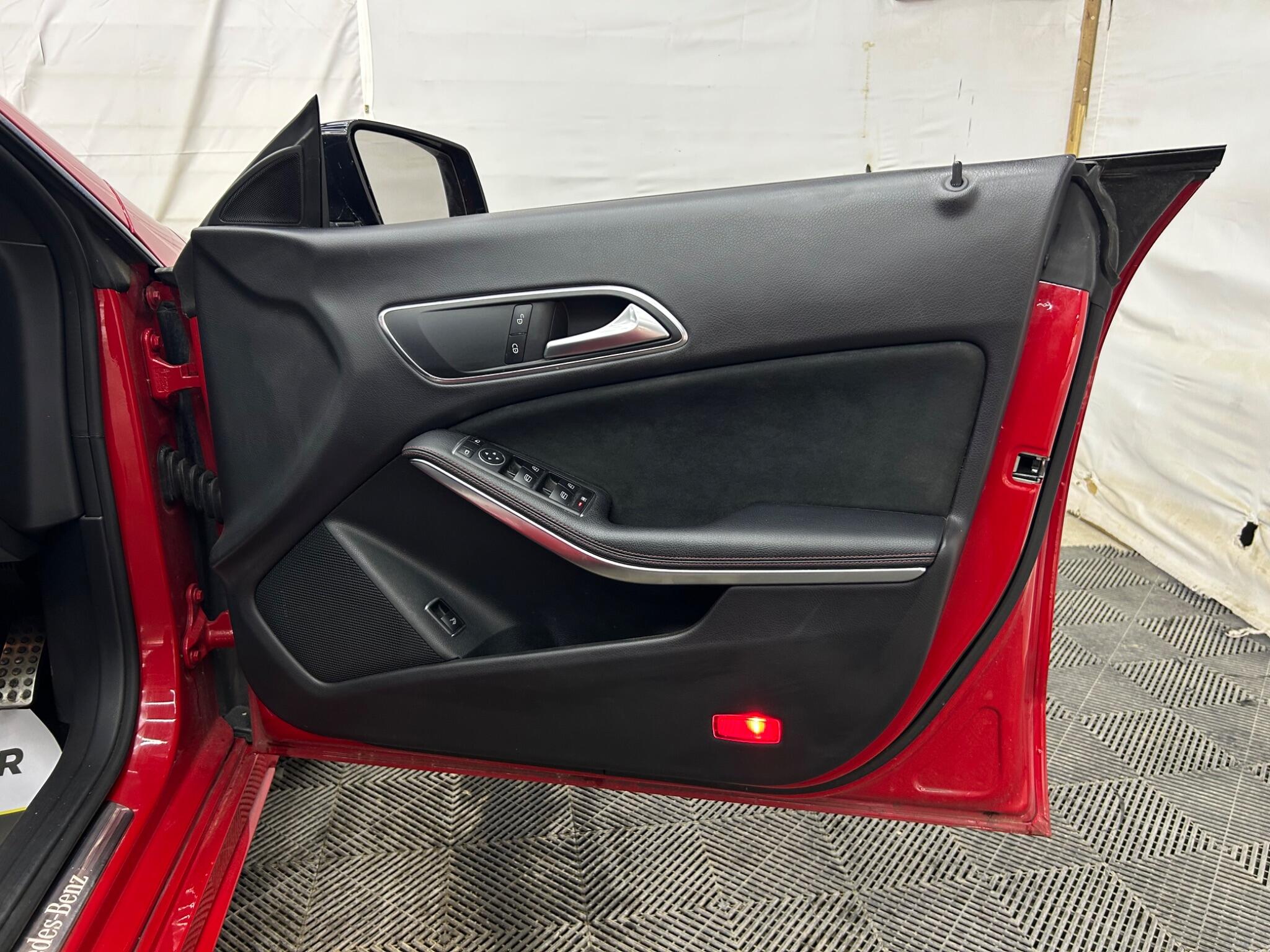 Mercedes-Benz Cla view 25