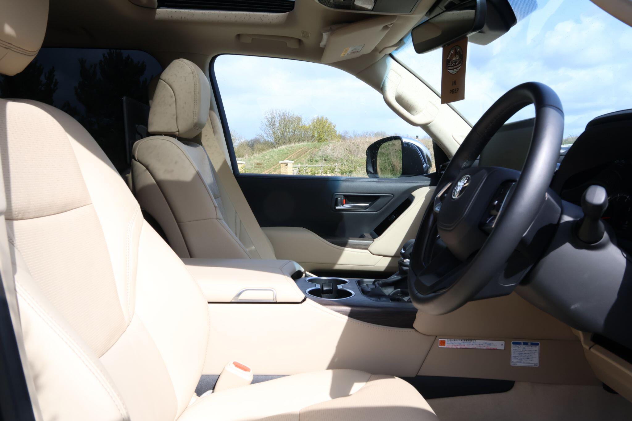 Toyota Land Cruiser view 14