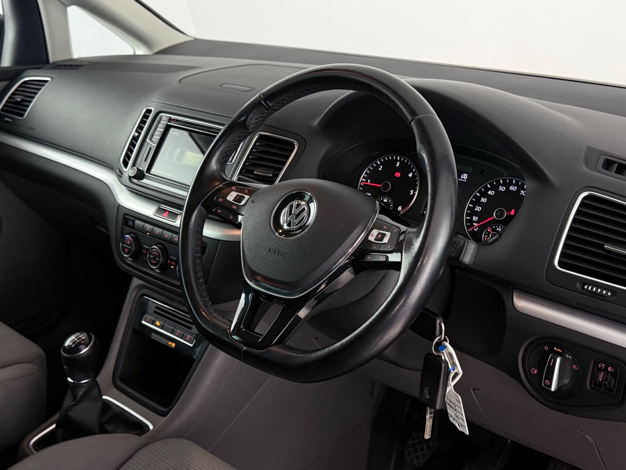 Volkswagen Sharan view 3