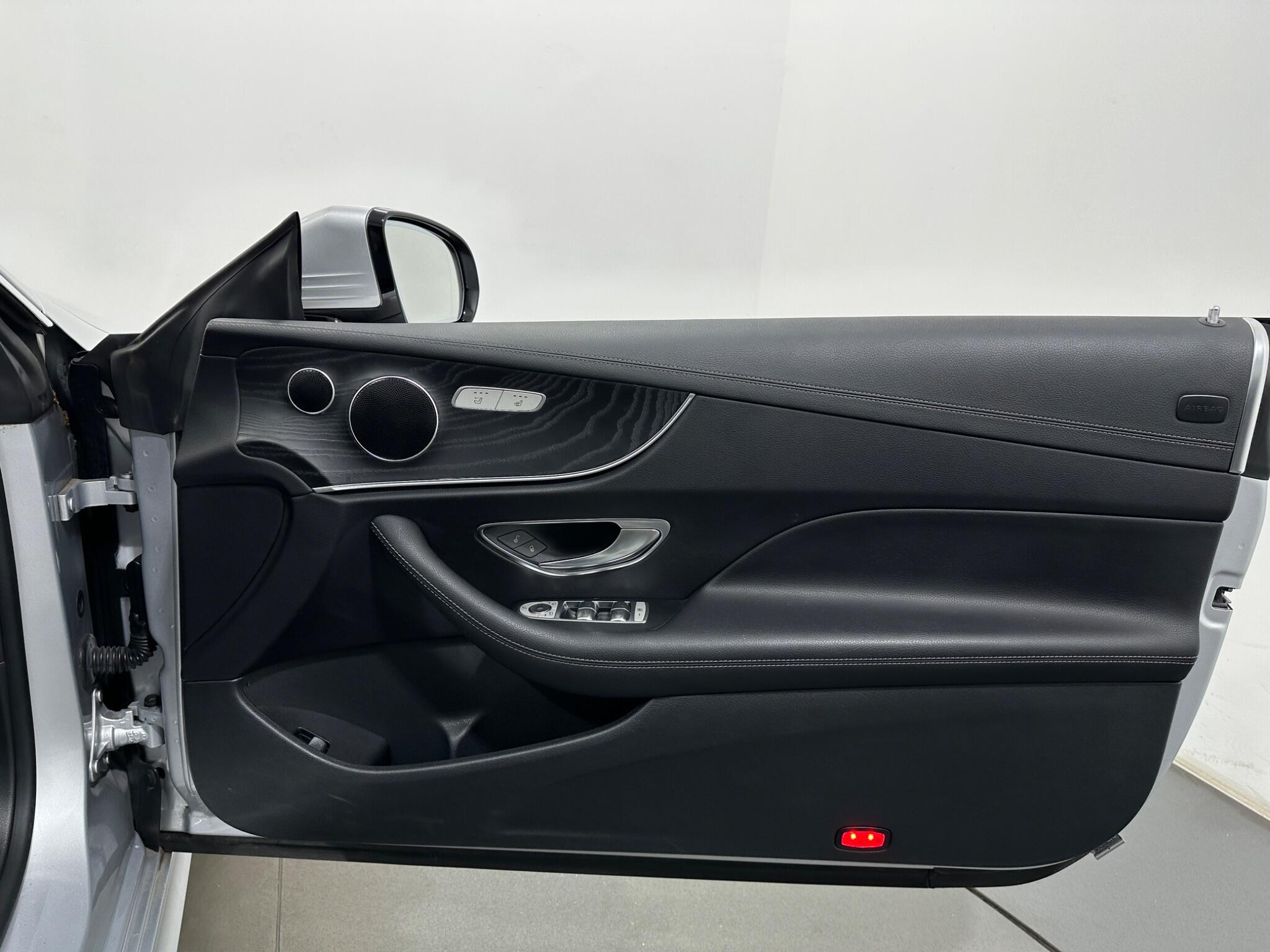 Mercedes-Benz E-Class view 35