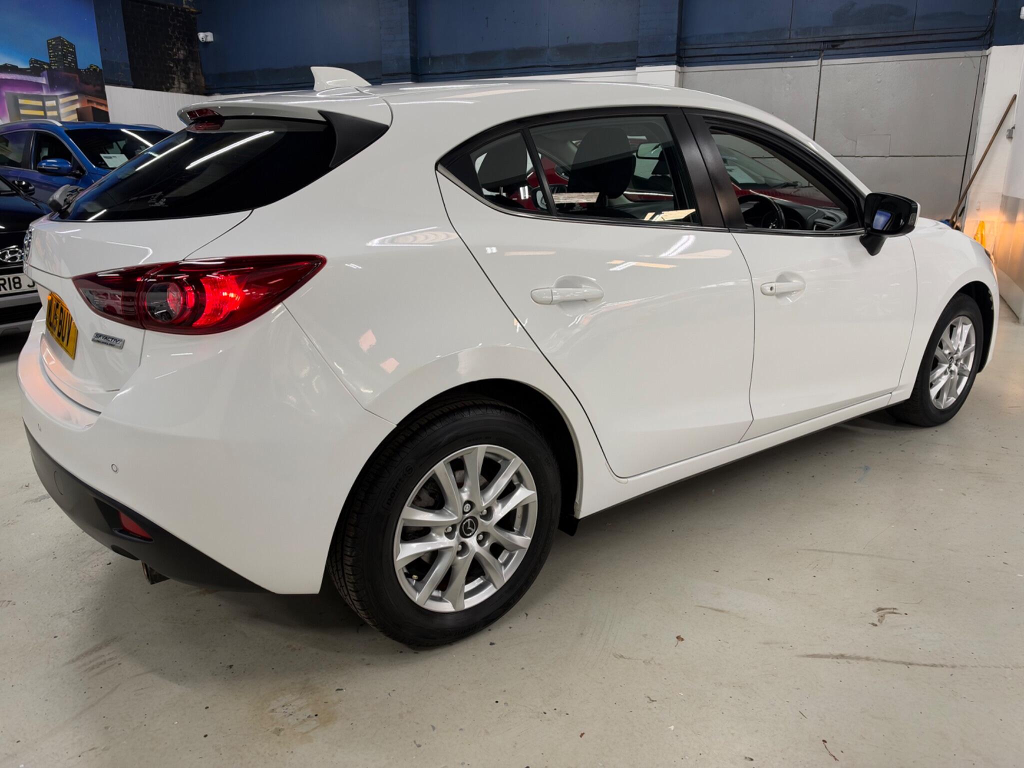 Mazda Mazda3 view 4