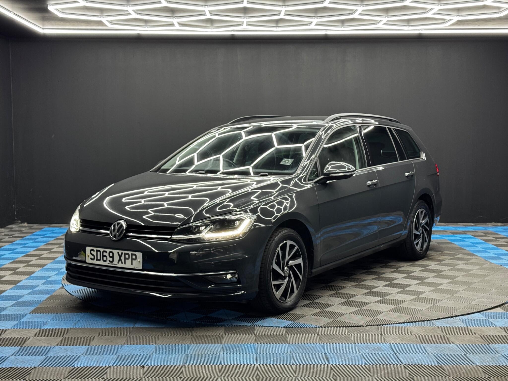 Volkswagen Golf view 3