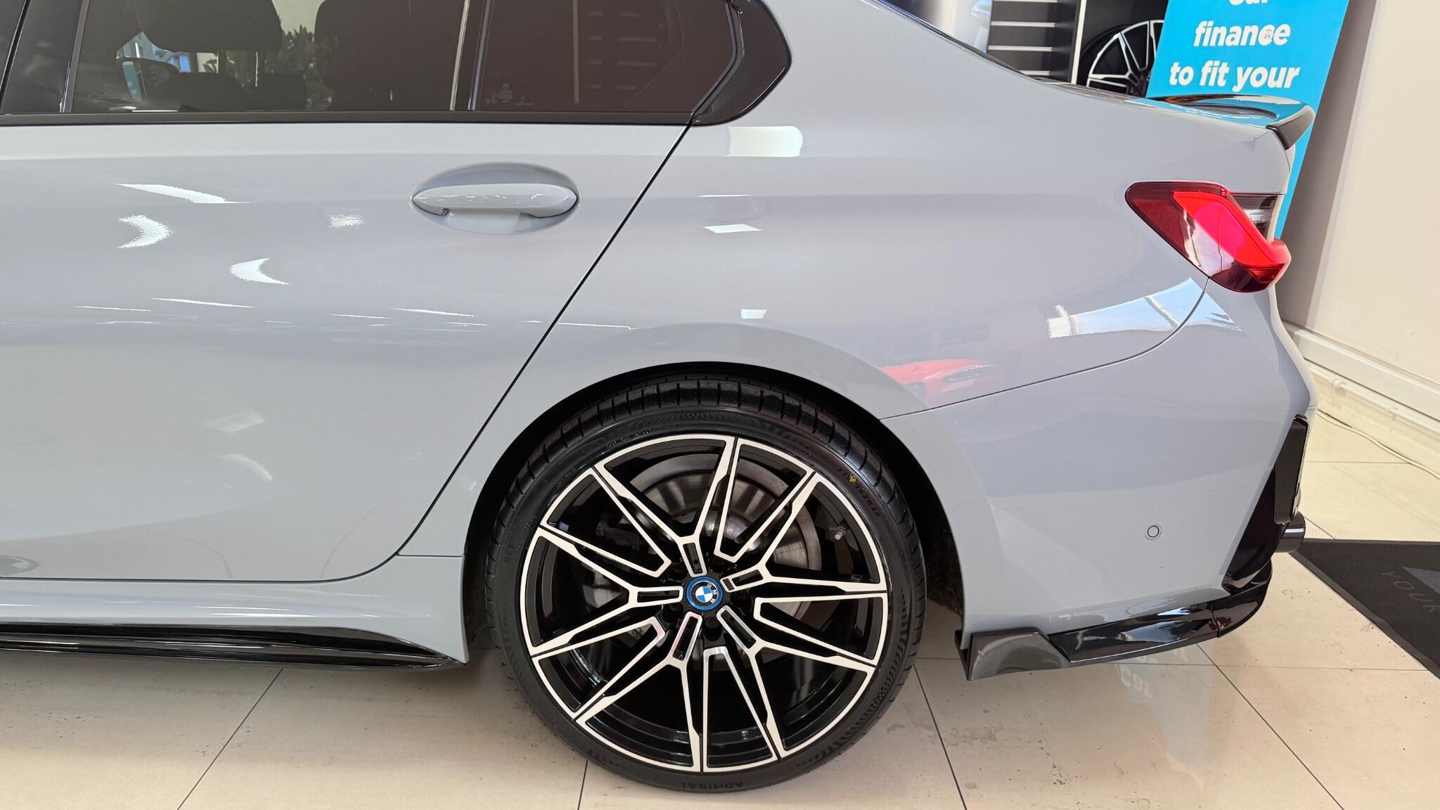 BMW 3 Series view 46