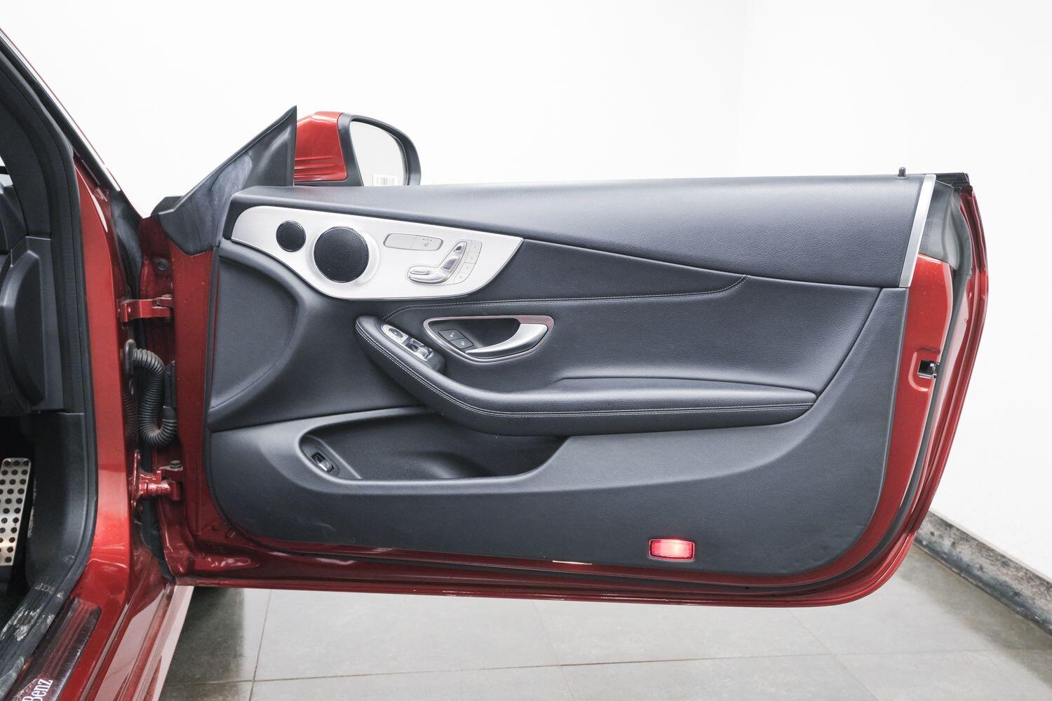Mercedes-Benz C Class view 12