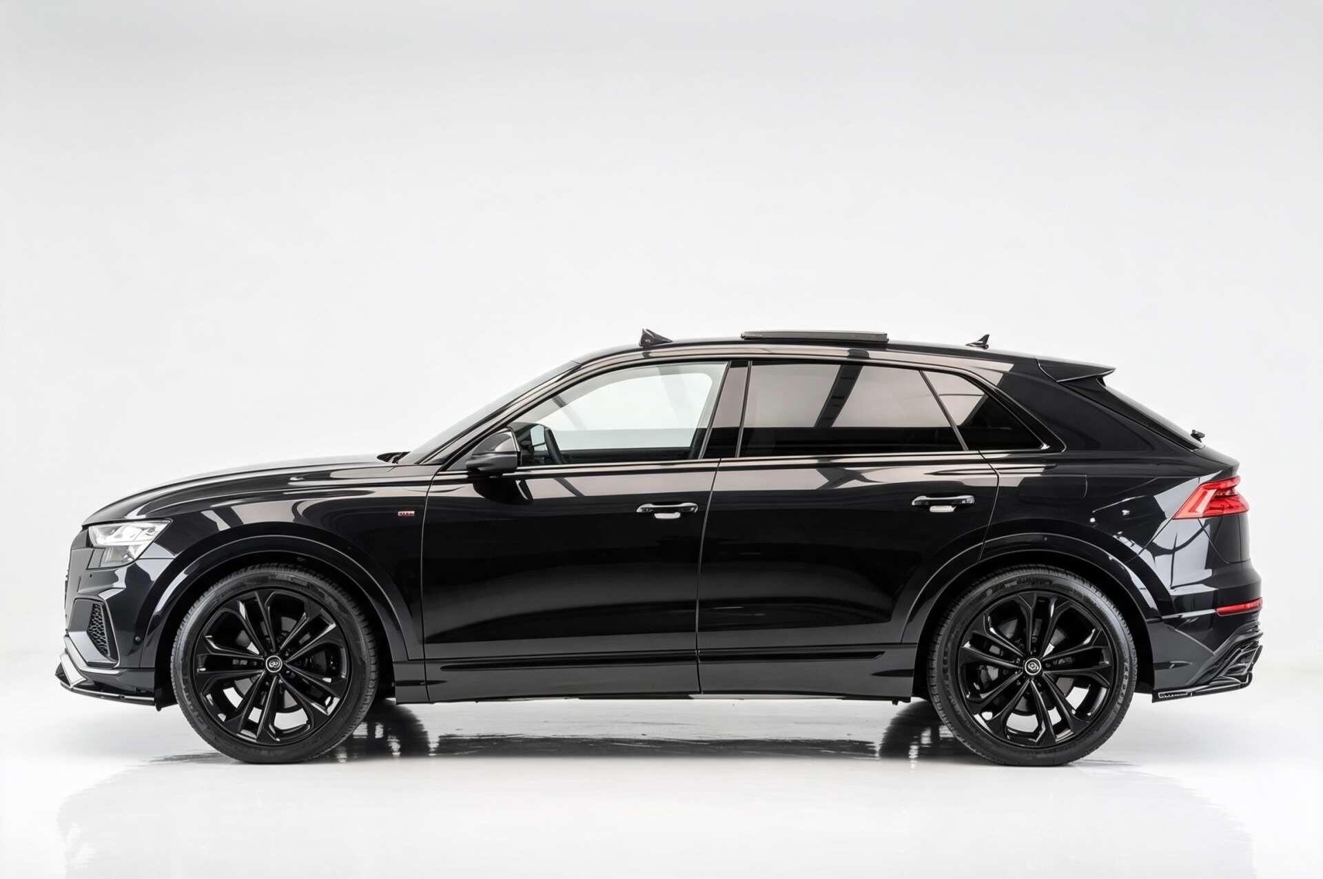 Audi Q8 view 8
