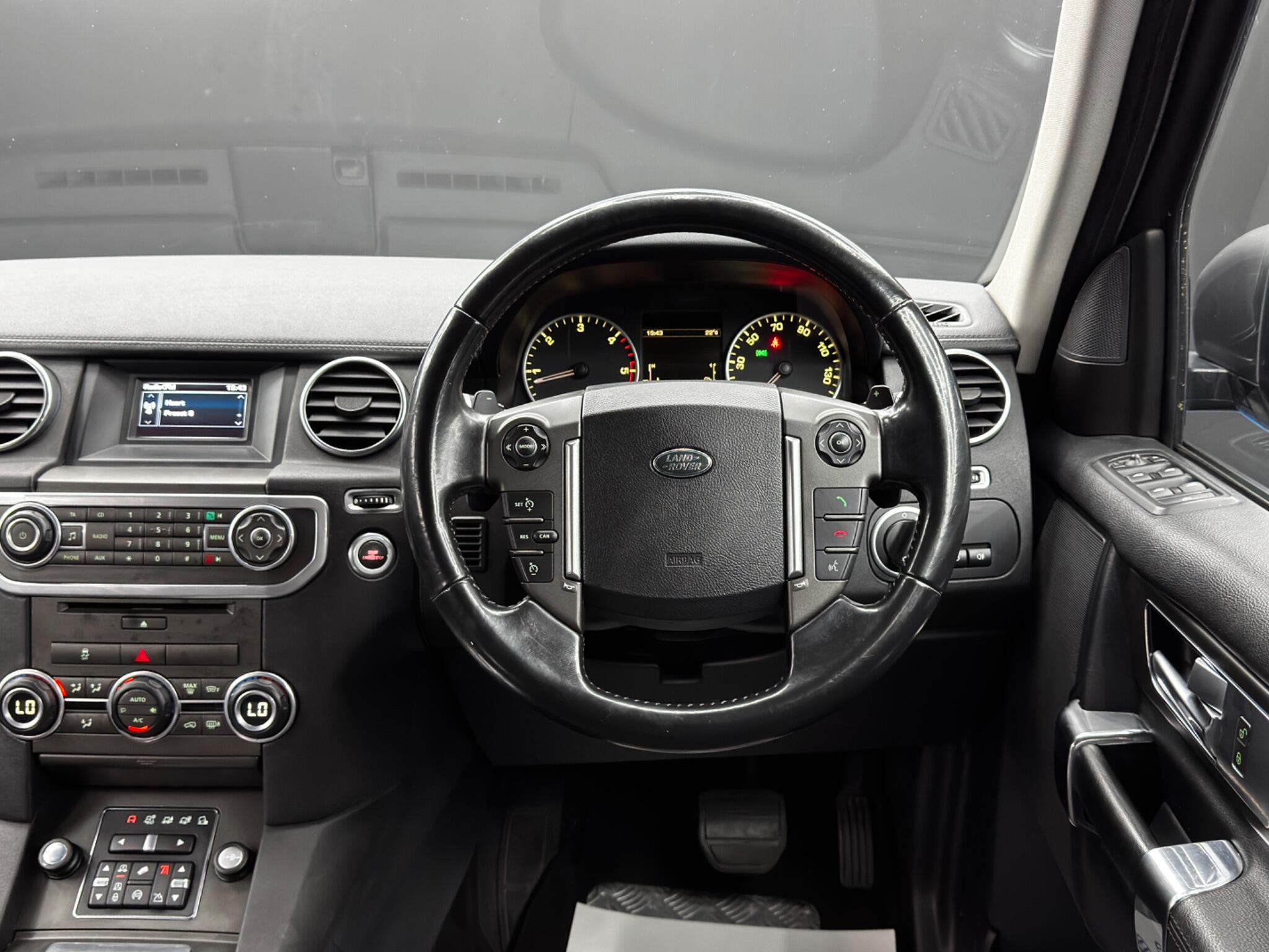 Land Rover Discovery view 18