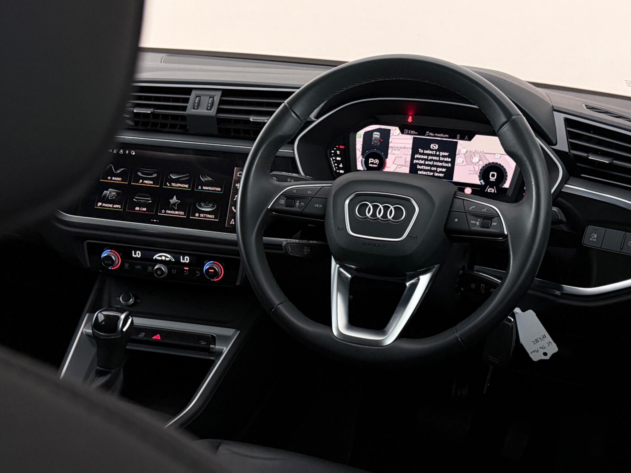 Audi Q3 view 14