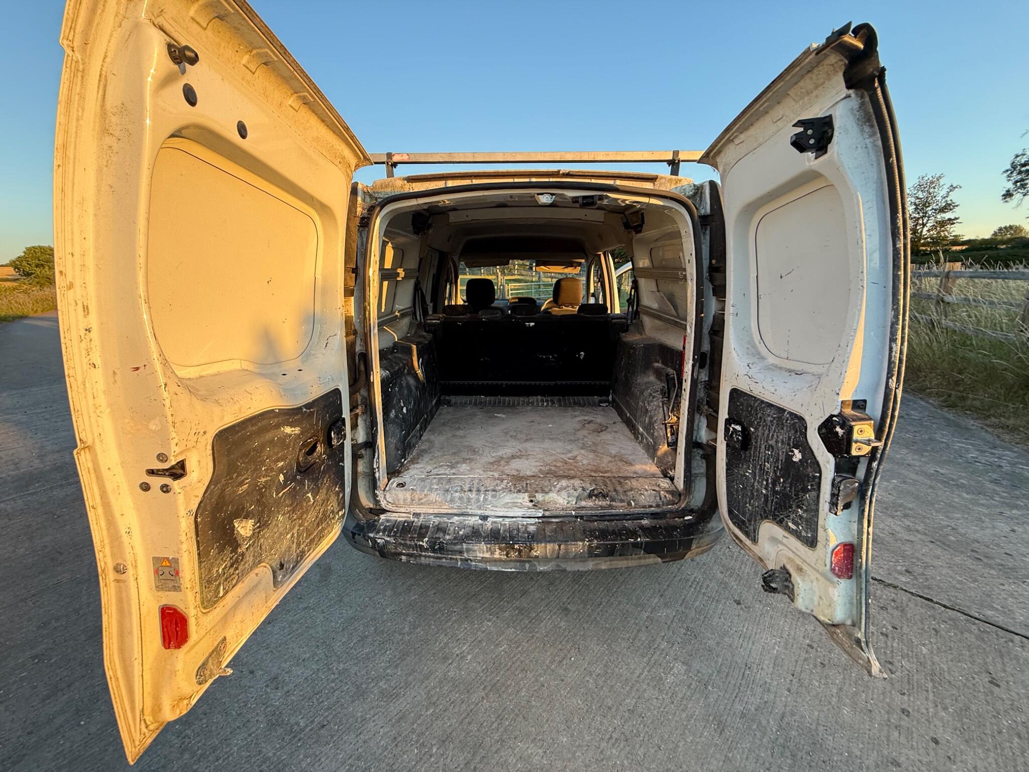 Renault Kangoo Maxi 1.5 LL21 dCi FWD L3 H1 4dr — photo 30 of 68