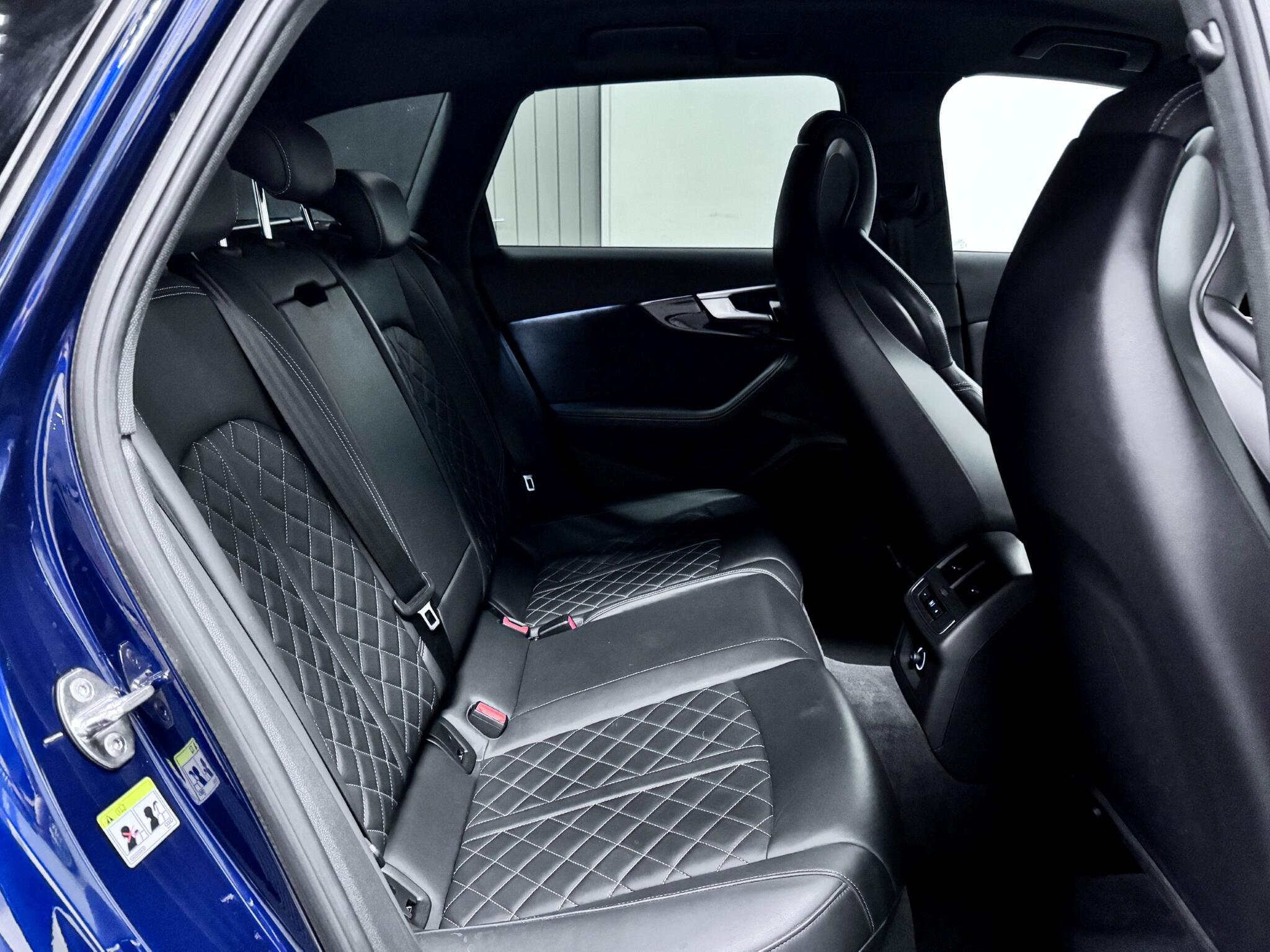 Audi S4 view 24